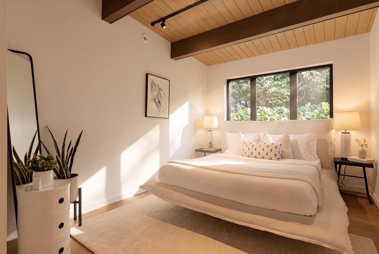 1008 17Th Street W, North Vancouver, BC - Indoor Photo Showing Bedroom