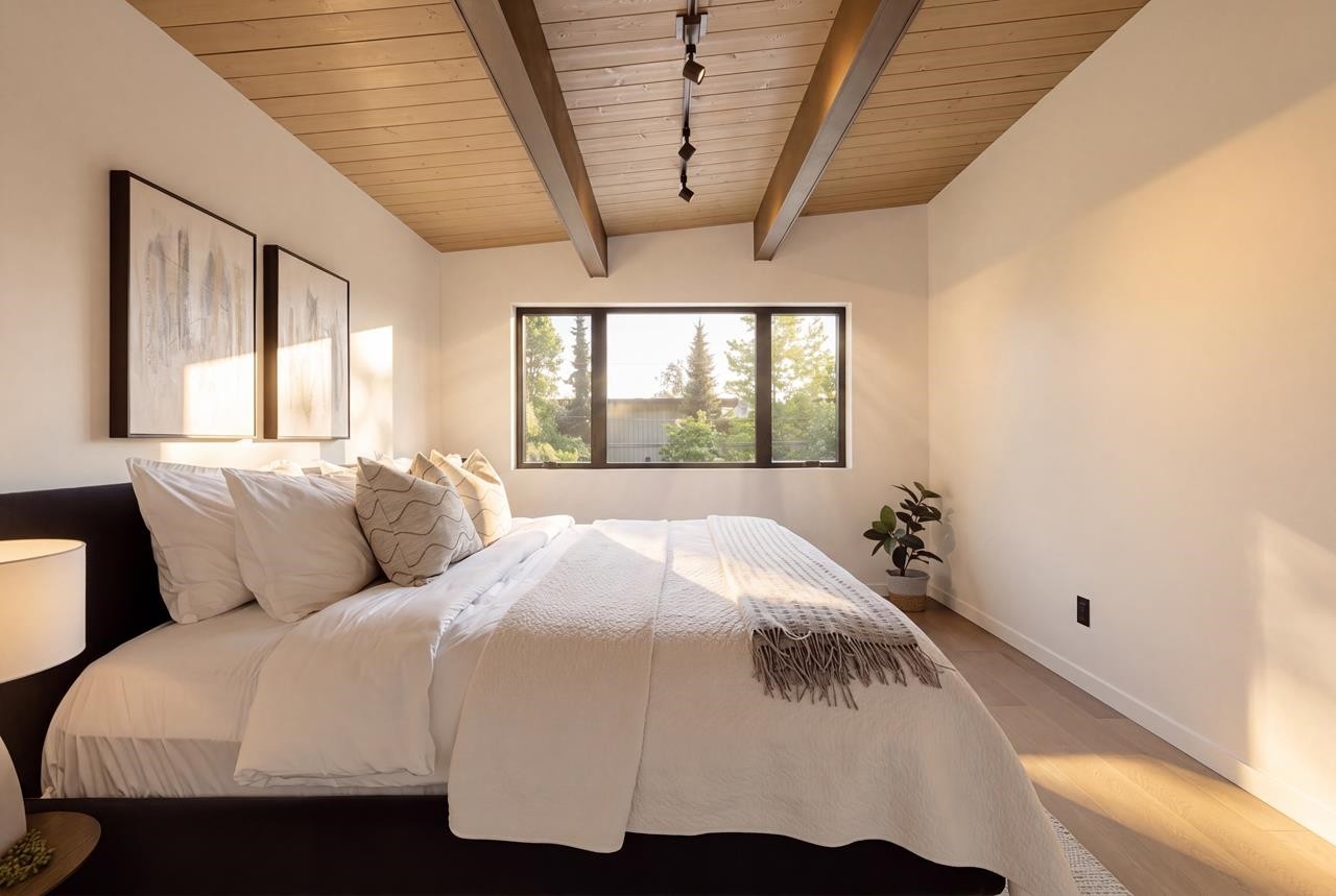 1008 17Th Street W, North Vancouver, BC - Indoor Photo Showing Bedroom
