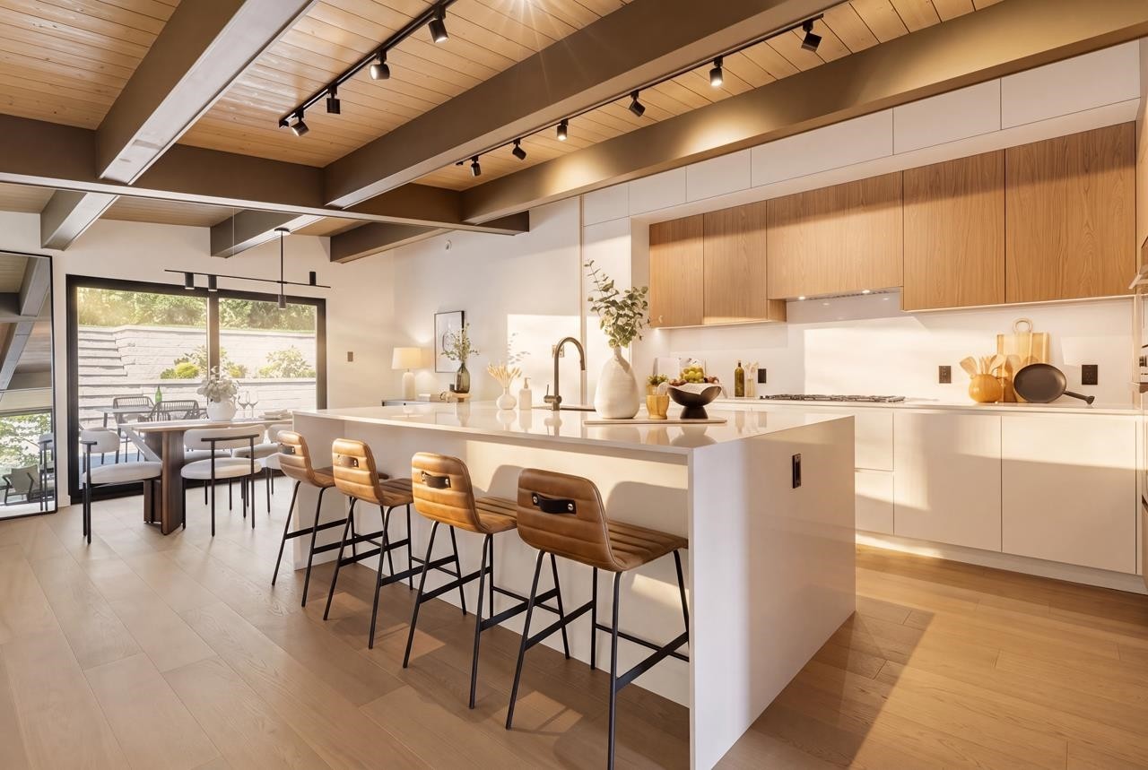 1008 17Th Street W, North Vancouver, BC - Indoor Photo Showing Kitchen With Upgraded Kitchen