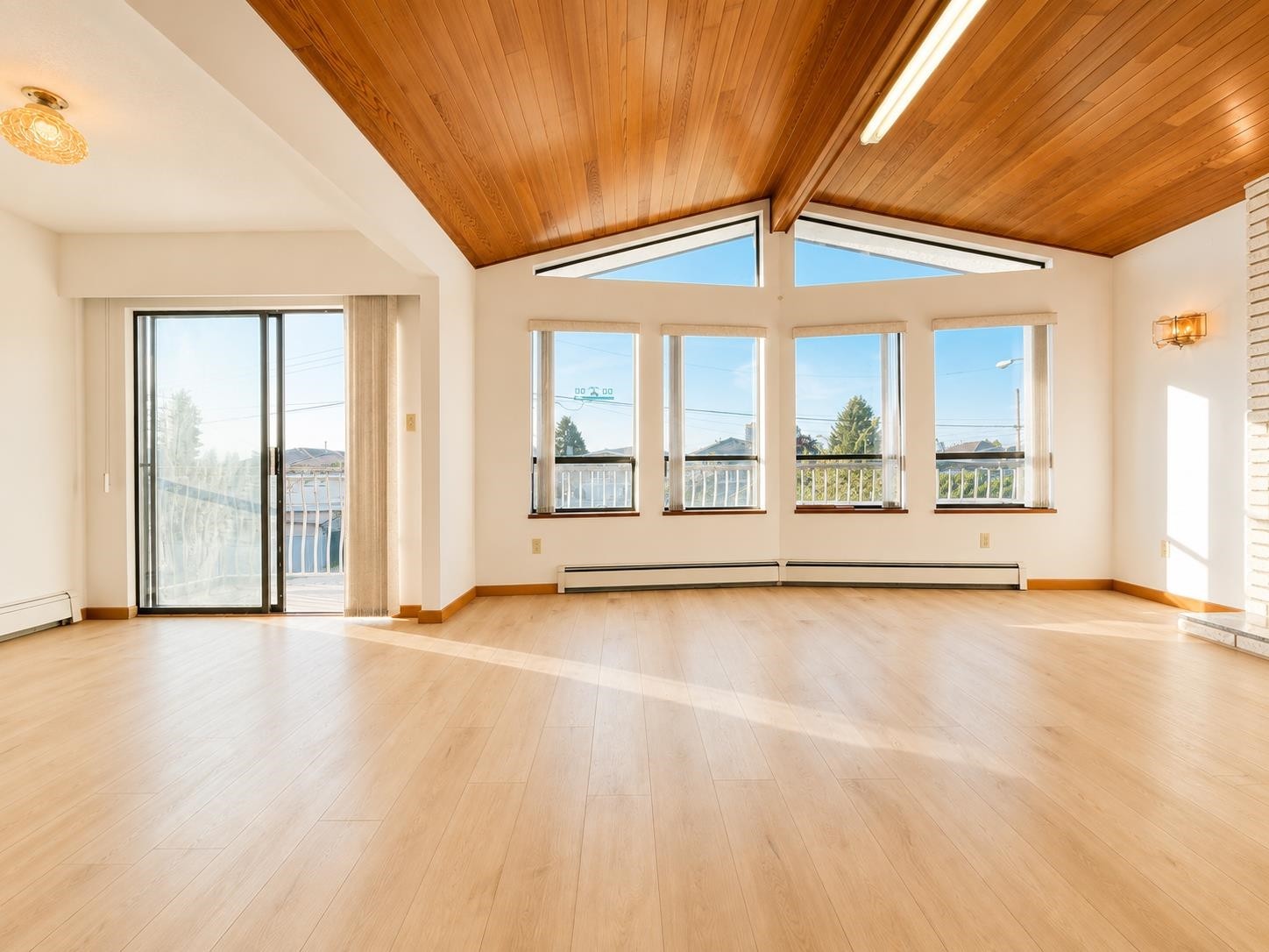 3292 43Rd Avenue E, Vancouver, BC - Indoor Photo Showing Other Room
