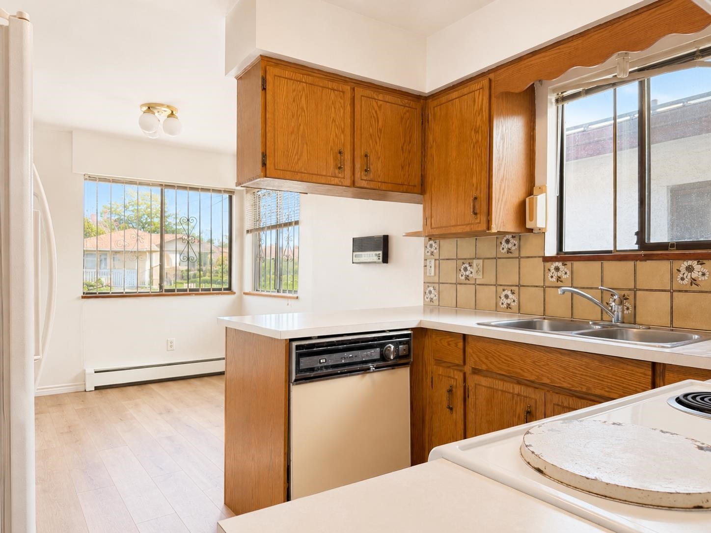 3292 43Rd Avenue E, Vancouver, BC - Indoor Photo Showing Kitchen With Double Sink