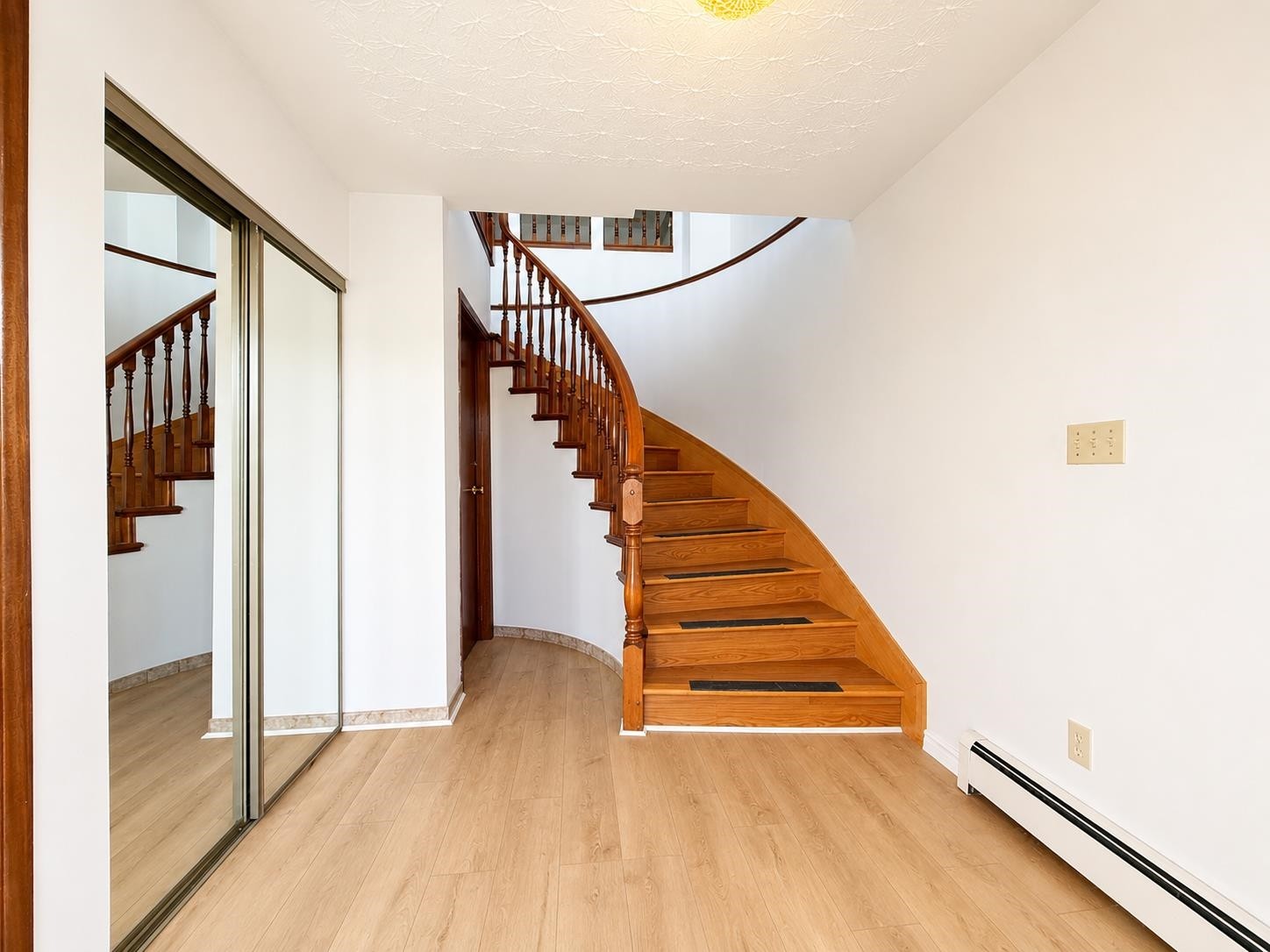 3292 43Rd Avenue E, Vancouver, BC - Indoor Photo Showing Other Room