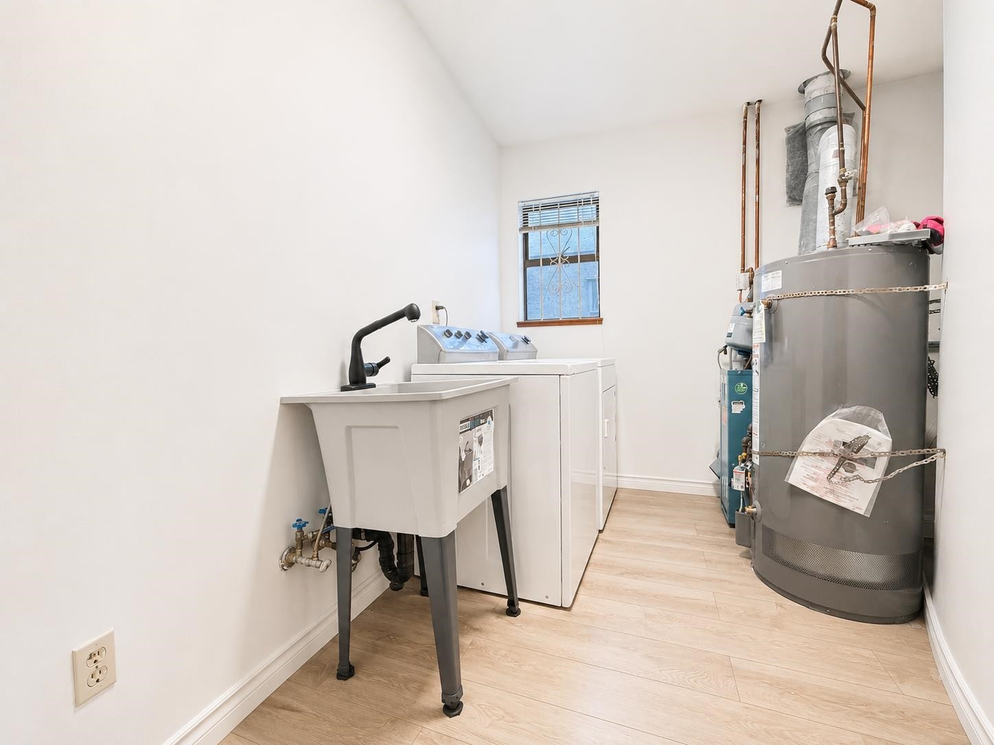 3292 43Rd Avenue E, Vancouver, BC - Indoor Photo Showing Laundry Room