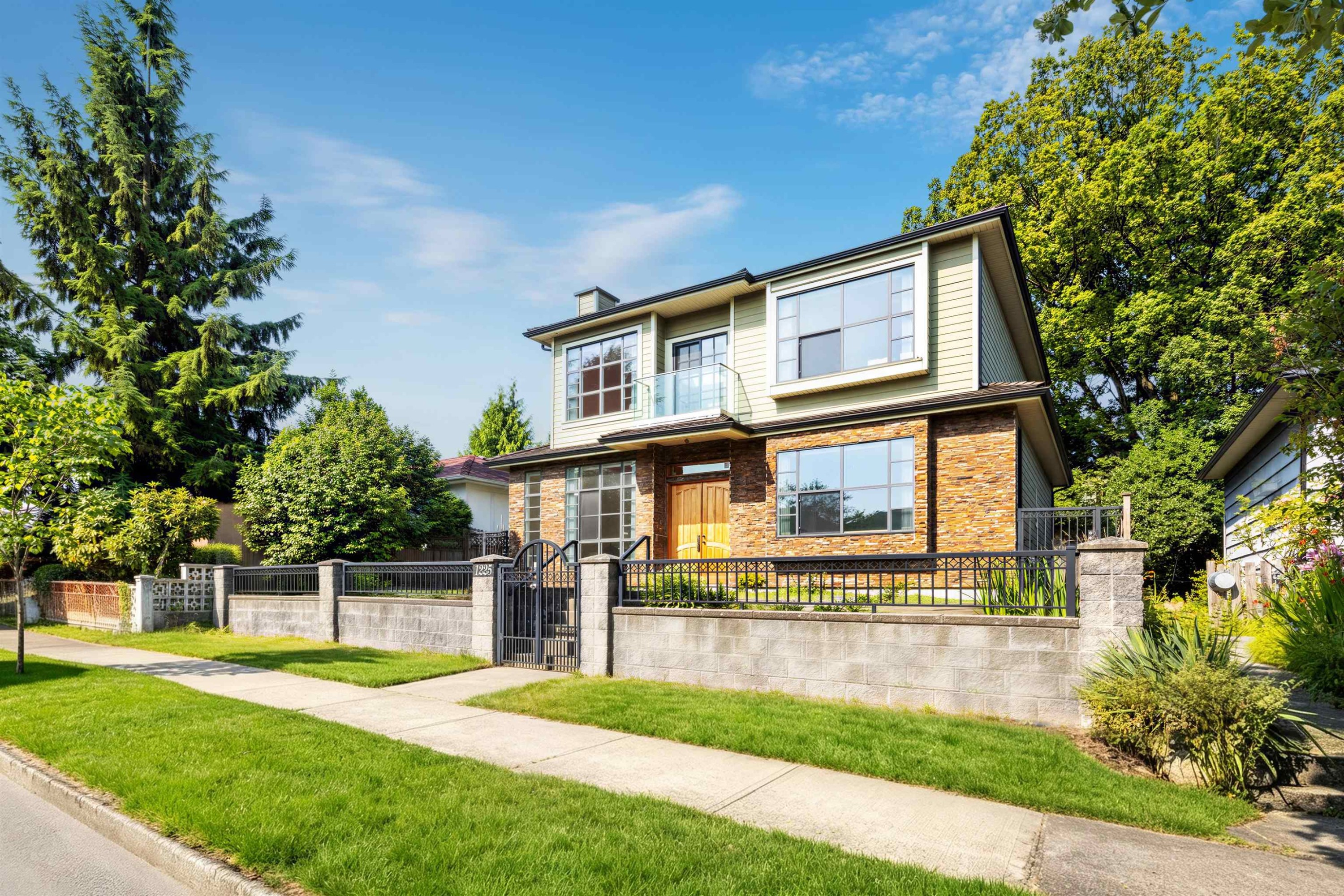 1225 Hazelton Street, Vancouver, BC - Outdoor