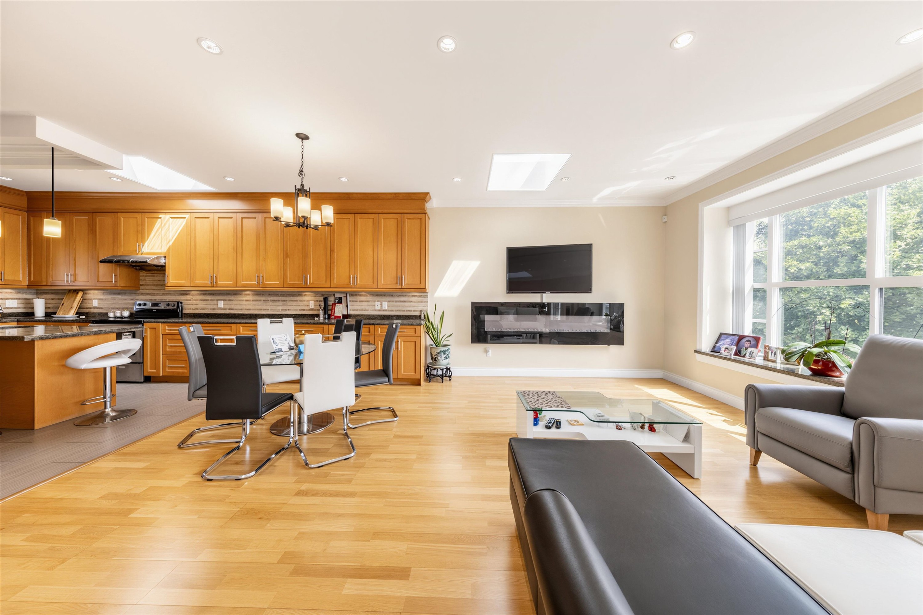 1225 Hazelton Street, Vancouver, BC - Indoor