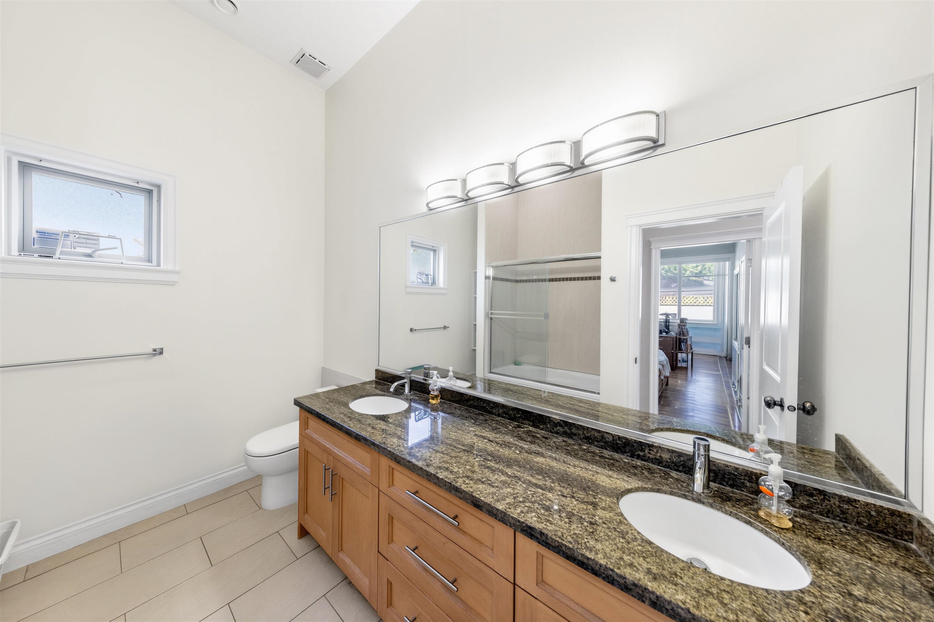 1225 Hazelton Street, Vancouver, BC - Indoor Photo Showing Bathroom
