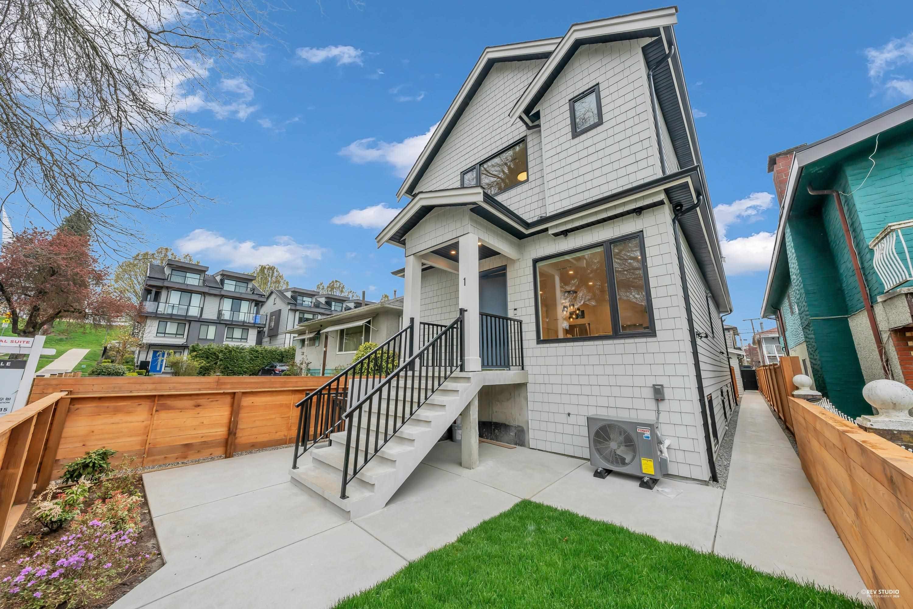 2715 Cheyenne Avenue, Vancouver, BC - Outdoor