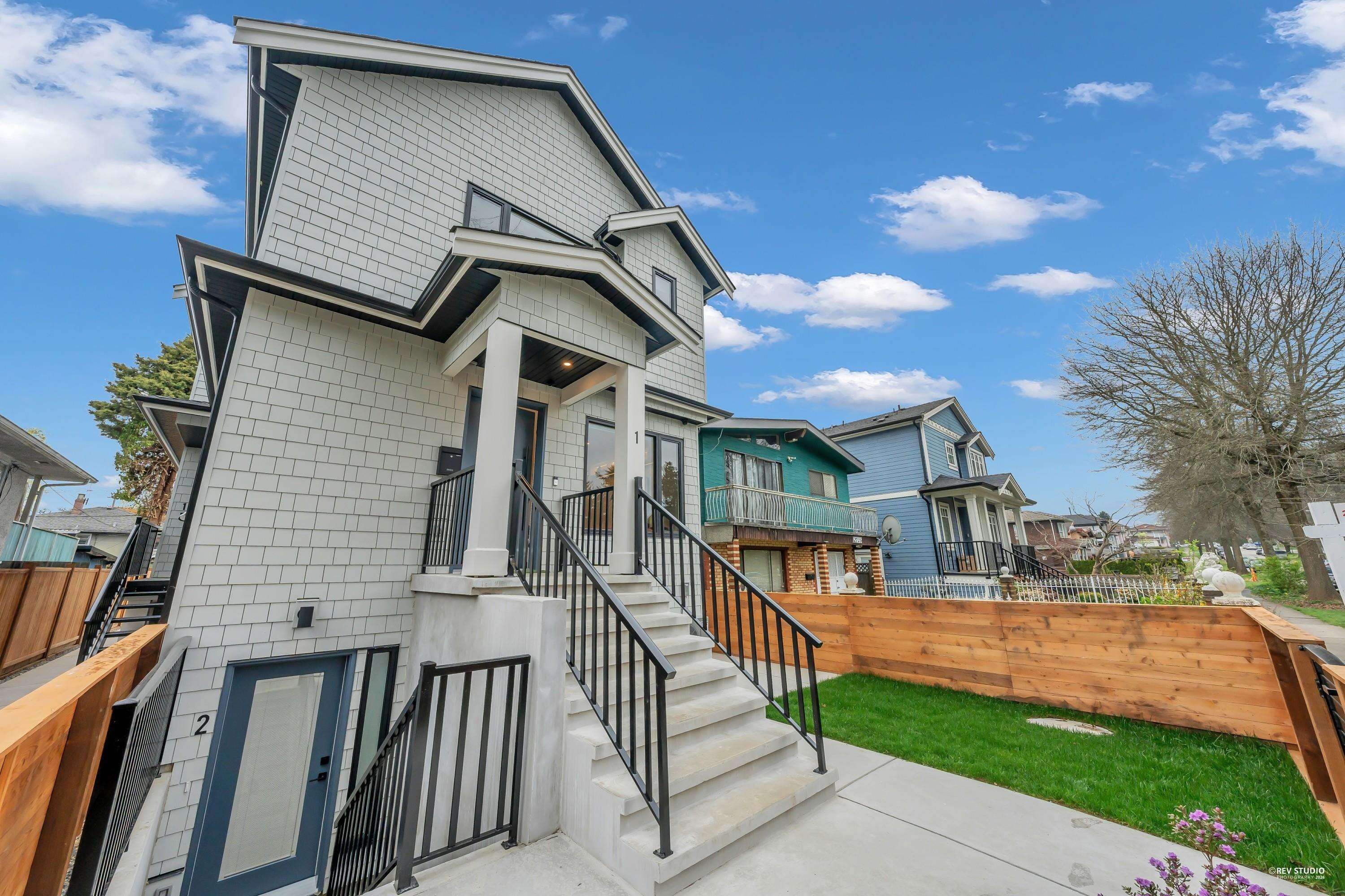 2715 Cheyenne Avenue, Vancouver, BC - Outdoor With Deck Patio Veranda