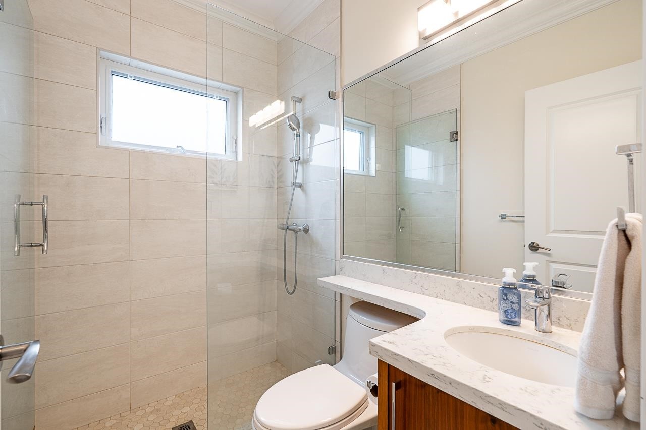 152 48Th Avenue W, Vancouver, BC - Indoor Photo Showing Bathroom
