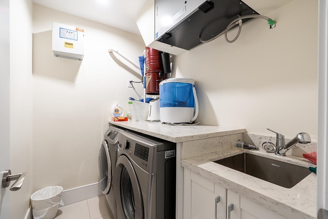 152 48Th Avenue W, Vancouver, BC - Indoor Photo Showing Laundry Room