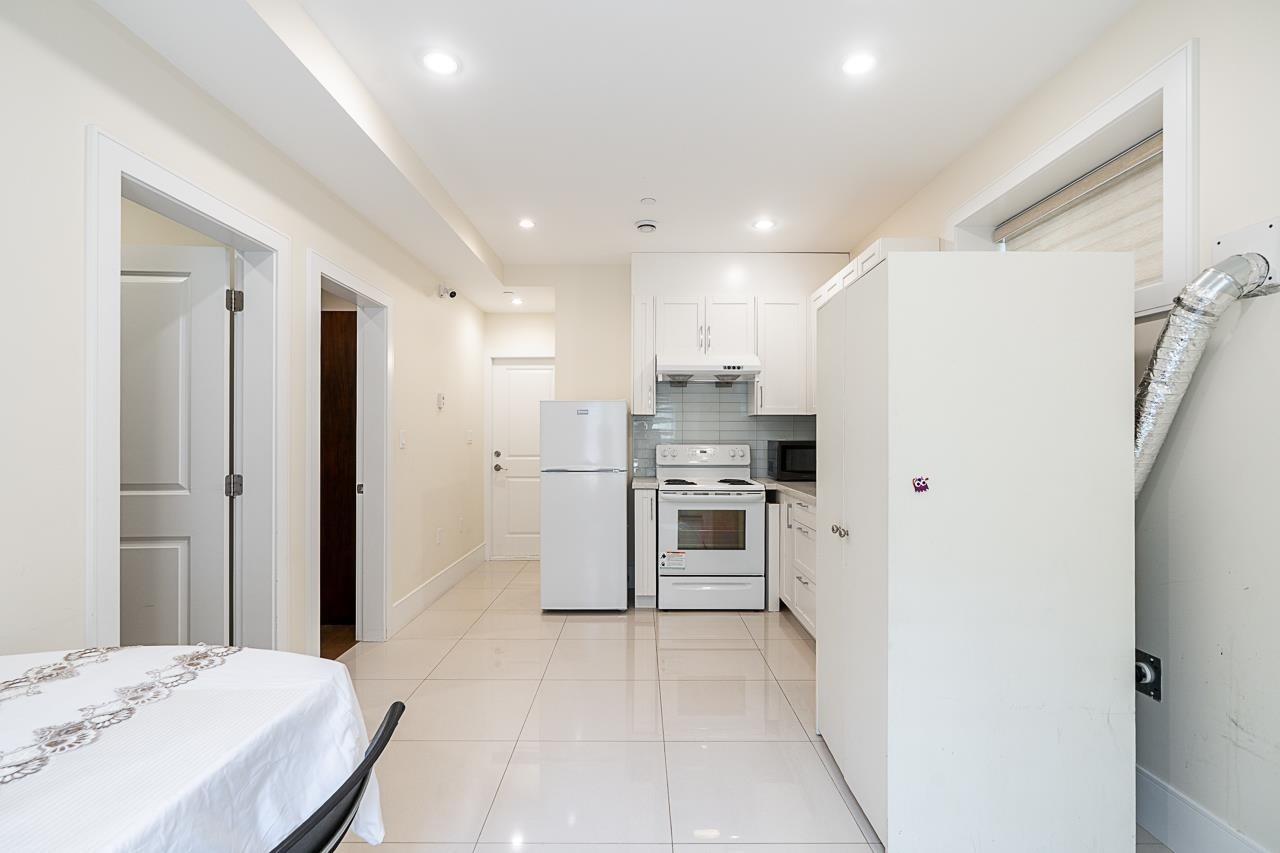 152 48Th Avenue W, Vancouver, BC - Indoor Photo Showing Kitchen