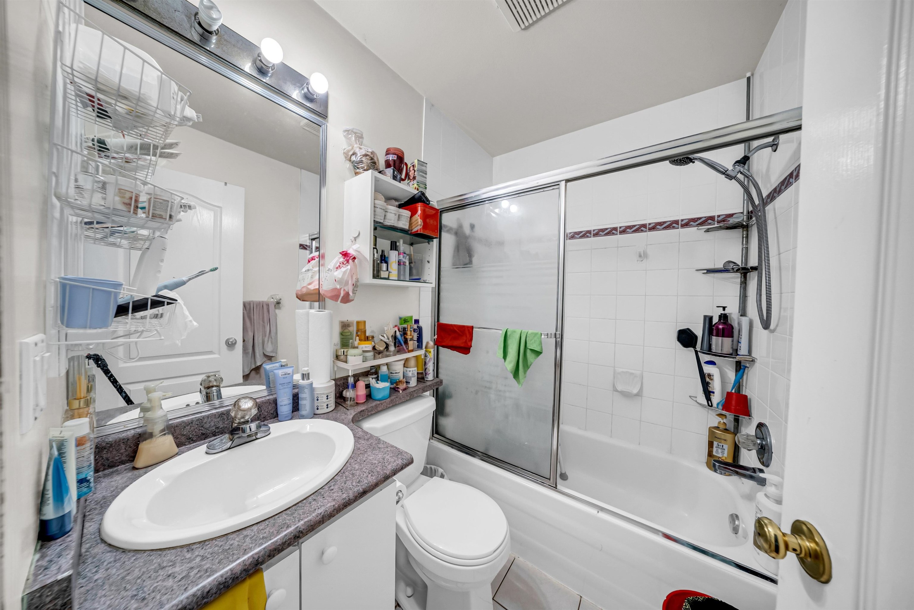 331 61St Avenue E, Vancouver, BC - Indoor Photo Showing Bathroom
