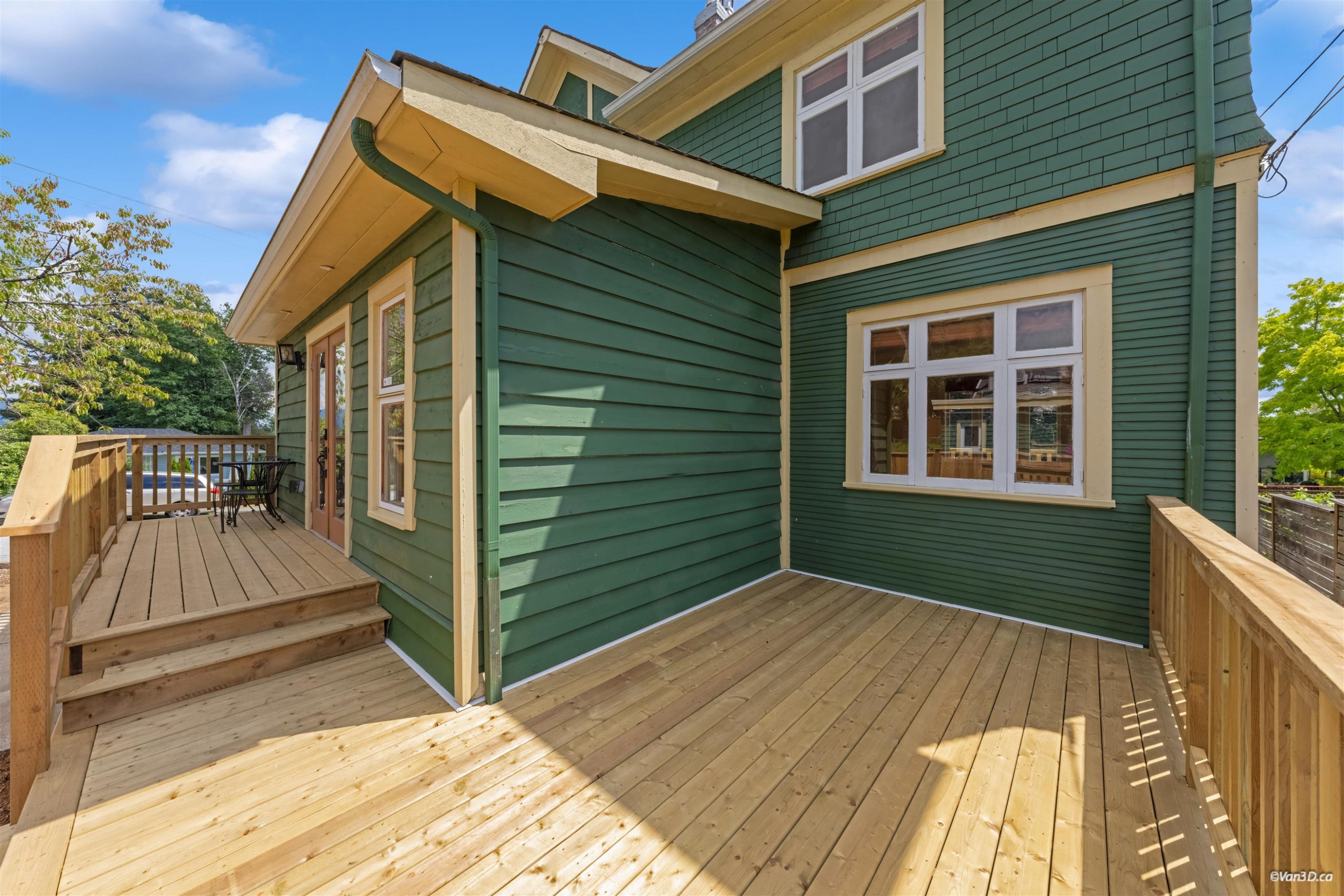 848 6Th Street E, North Vancouver, BC