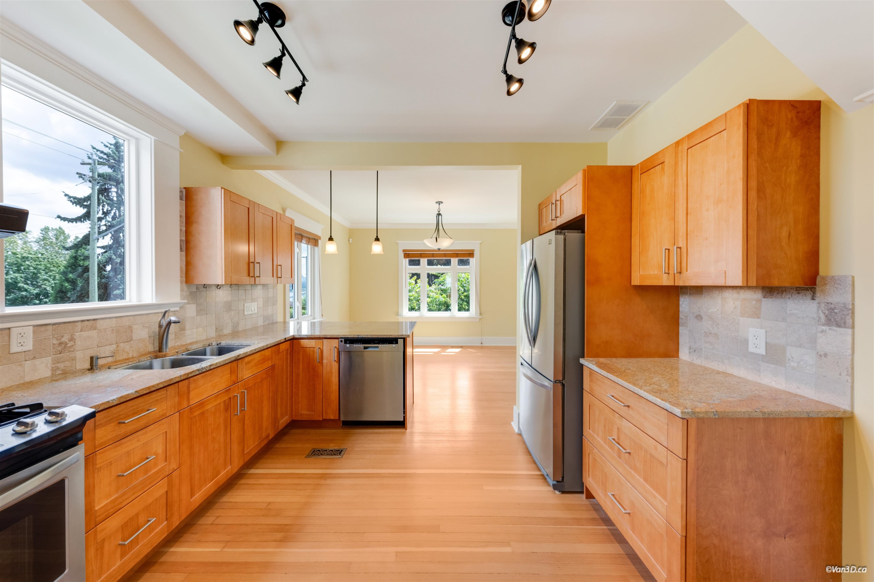 848 6Th Street E, North Vancouver, BC