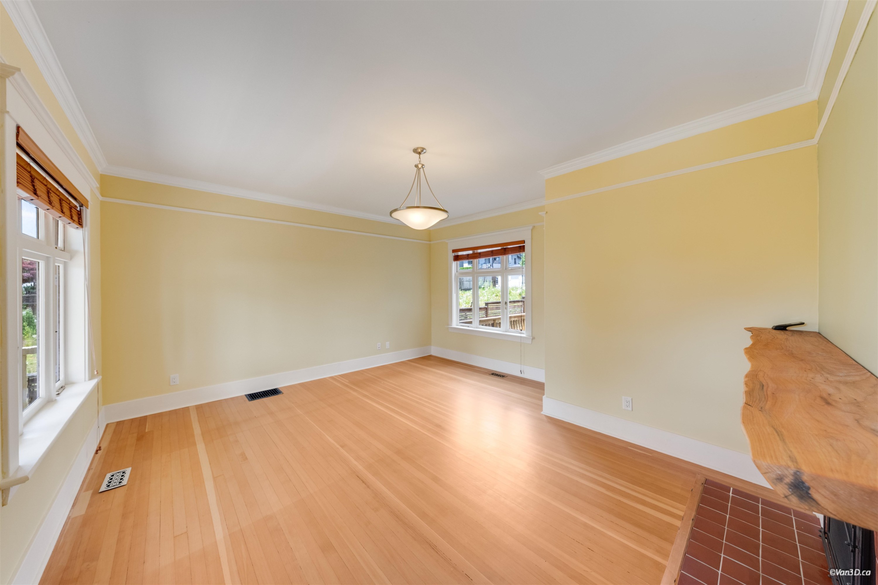 848 6Th Street E, North Vancouver, BC
