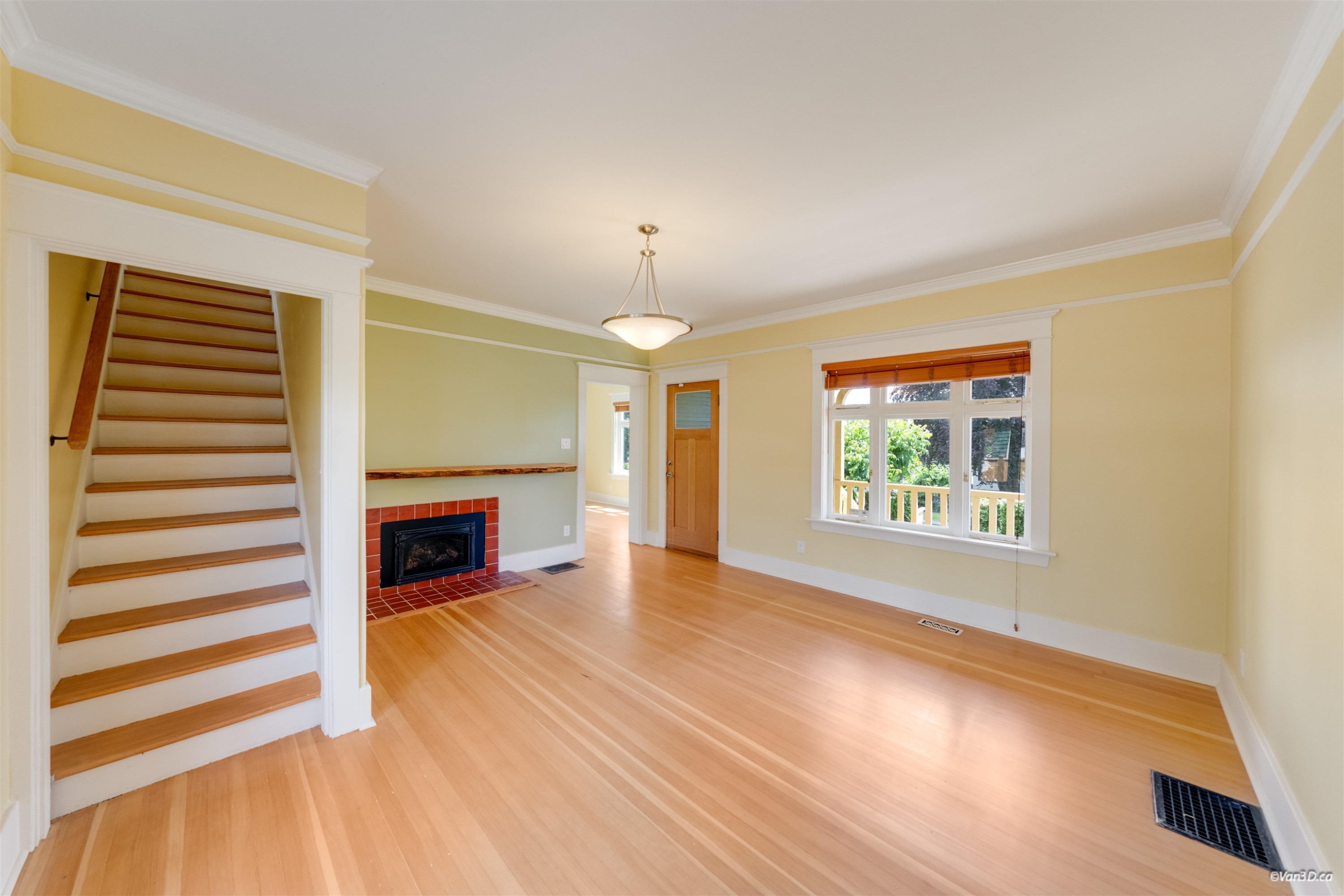 848 6Th Street E, North Vancouver, BC