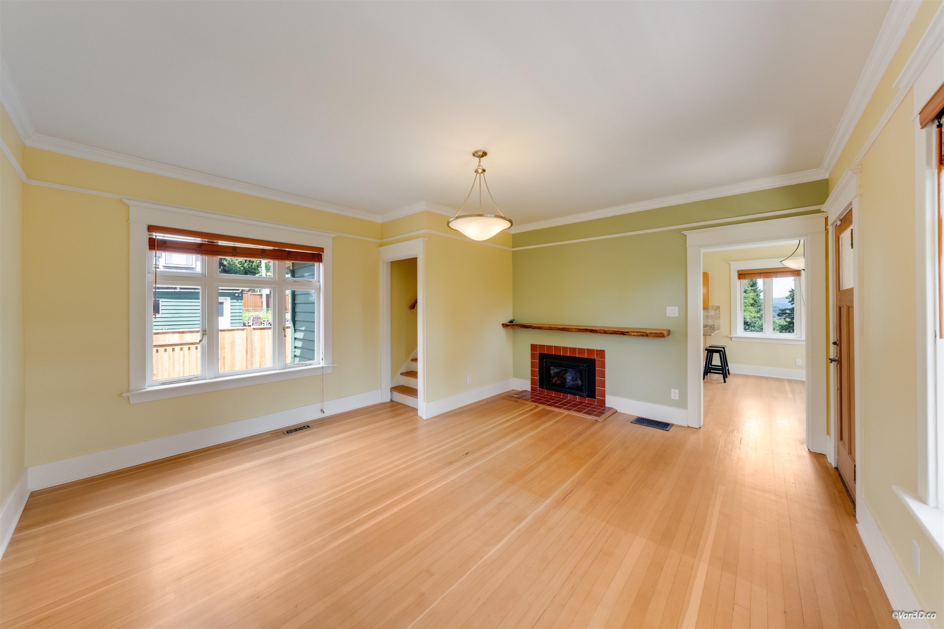 848 6Th Street E, North Vancouver, BC