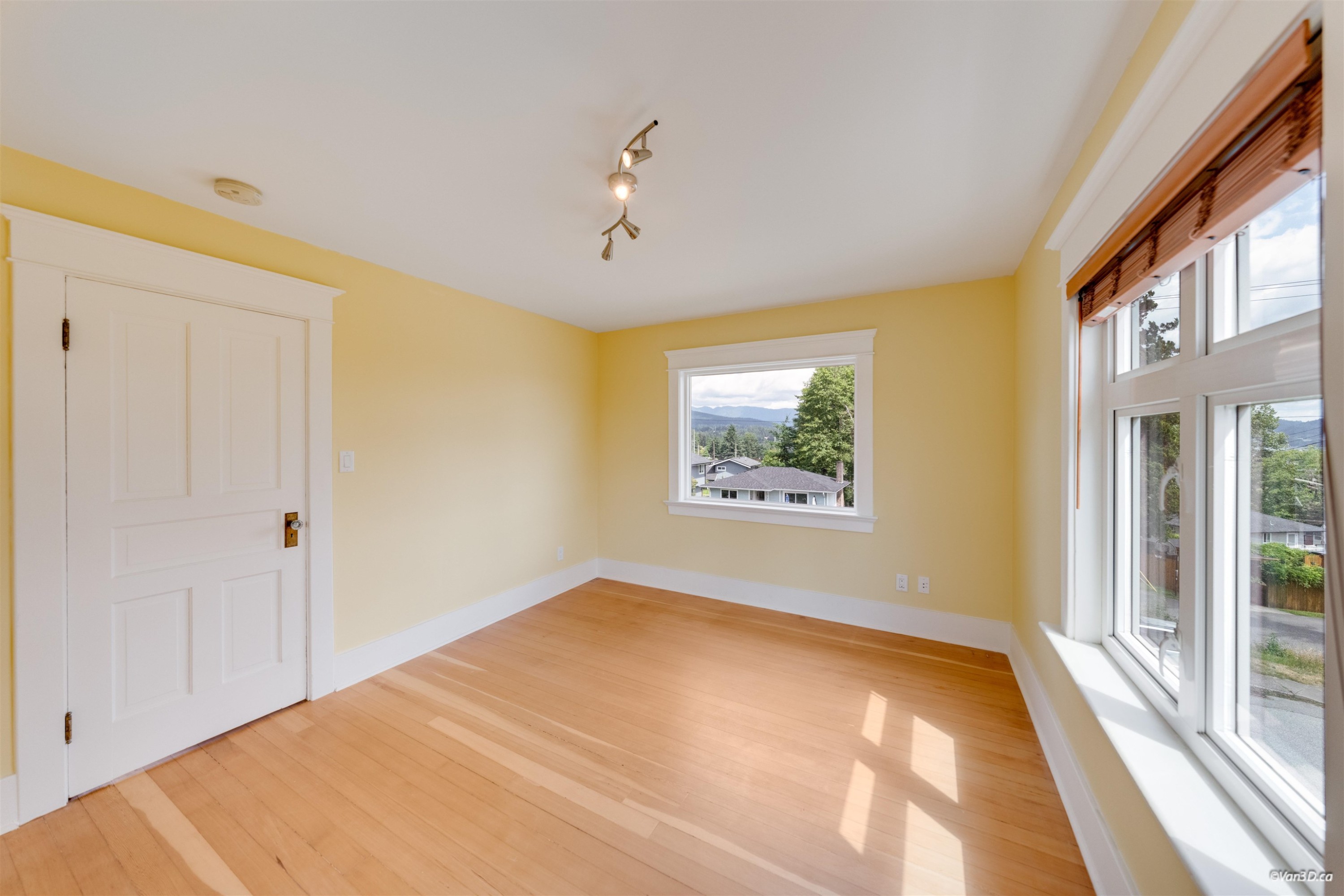 848 6Th Street E, North Vancouver, BC