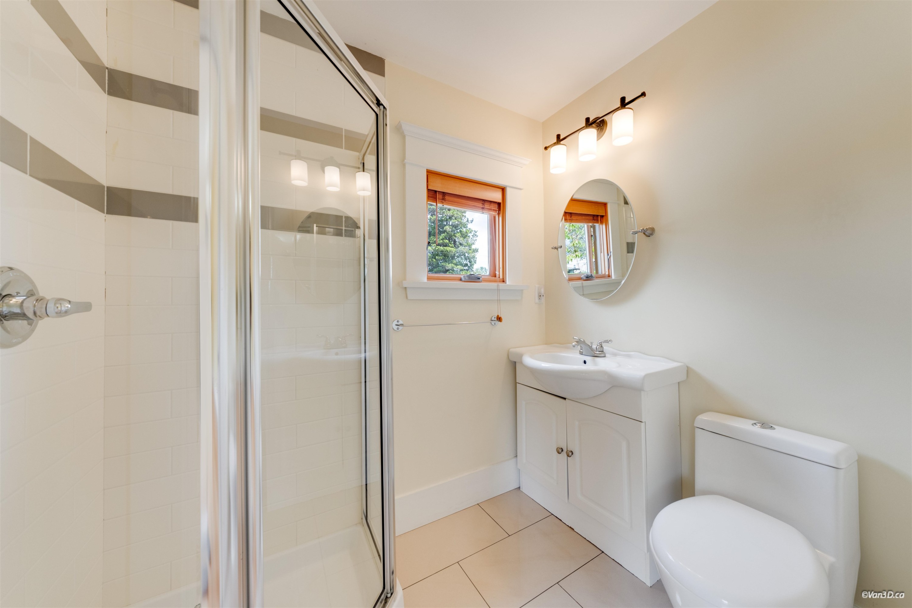 848 6Th Street E, North Vancouver, BC