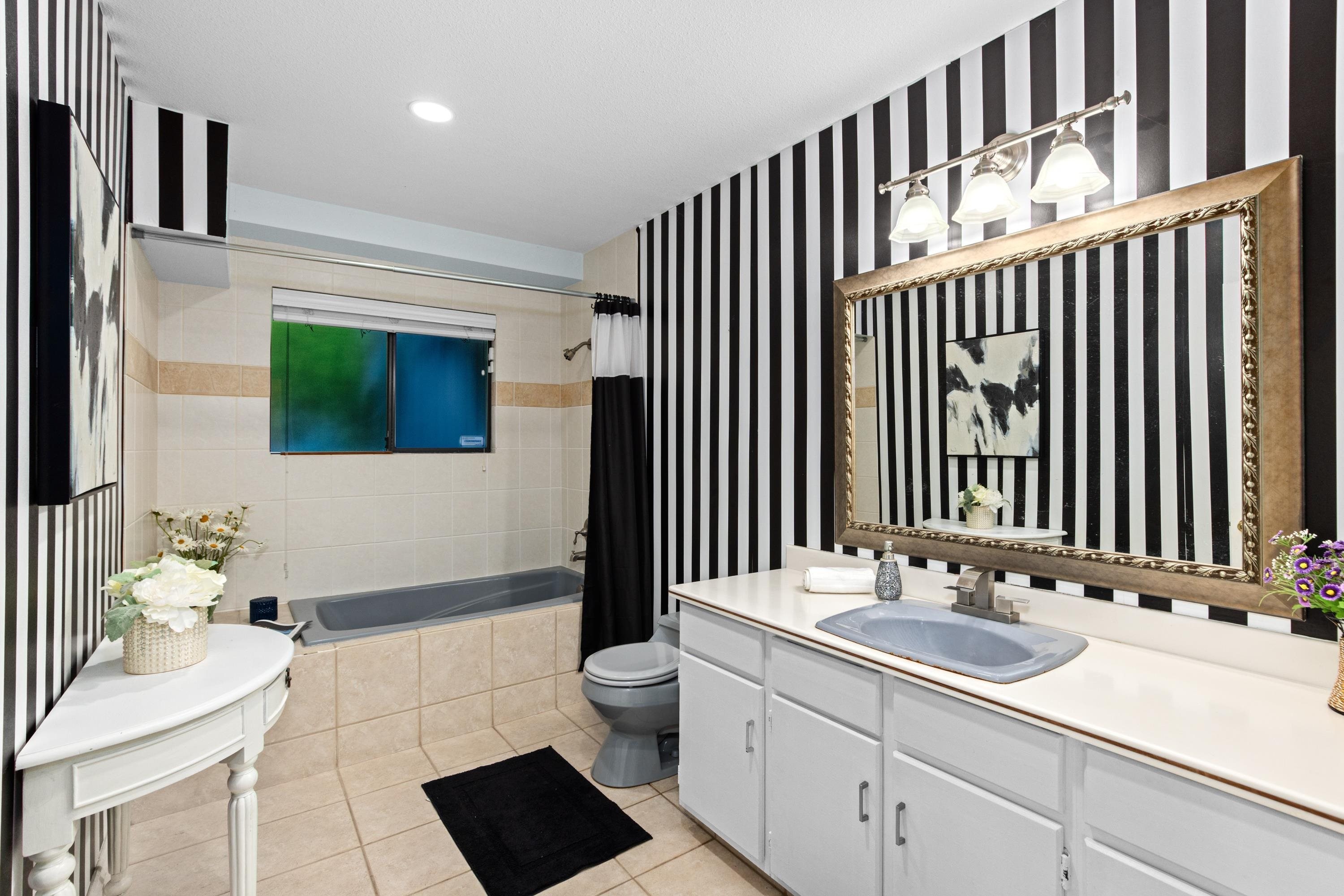1285 Chartwell Crescent, West Vancouver, BC - Indoor Photo Showing Bathroom