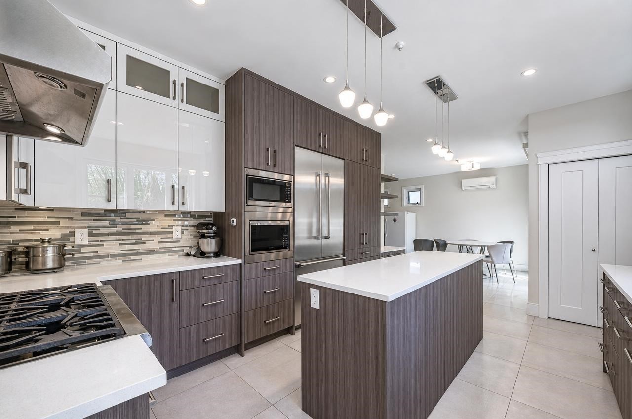 2374 35Th Avenue W, Vancouver, BC - Indoor Photo Showing Kitchen With Upgraded Kitchen