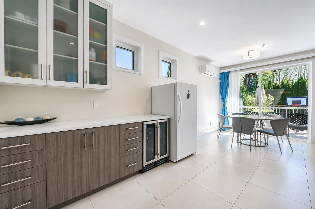2374 35Th Avenue W, Vancouver, BC - Indoor