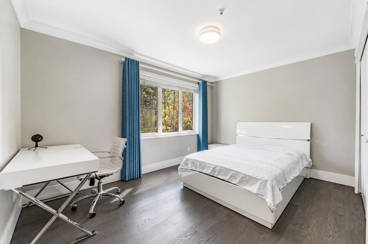 2374 35Th Avenue W, Vancouver, BC - Indoor Photo Showing Bedroom