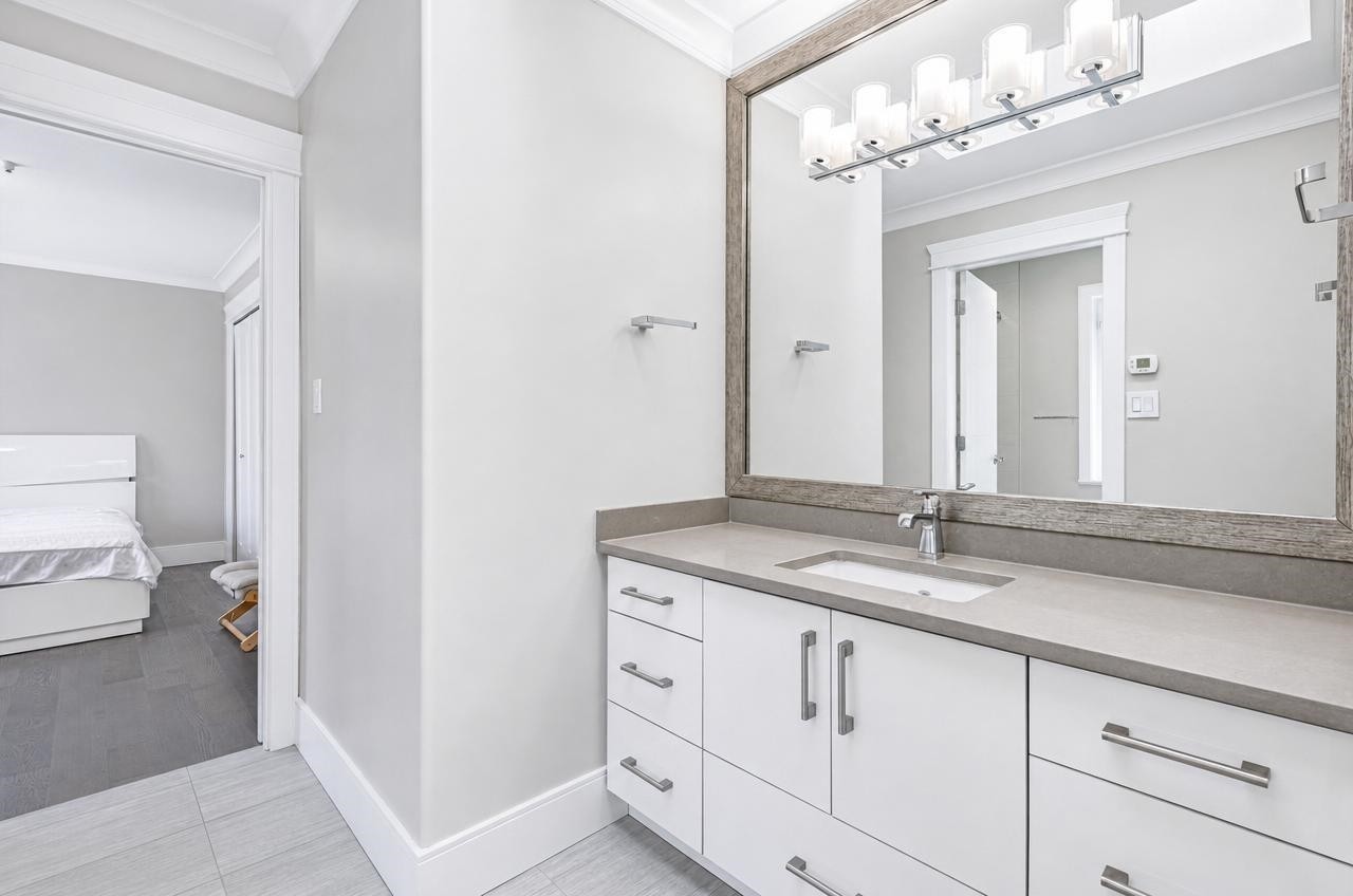 2374 35Th Avenue W, Vancouver, BC - Indoor Photo Showing Bathroom