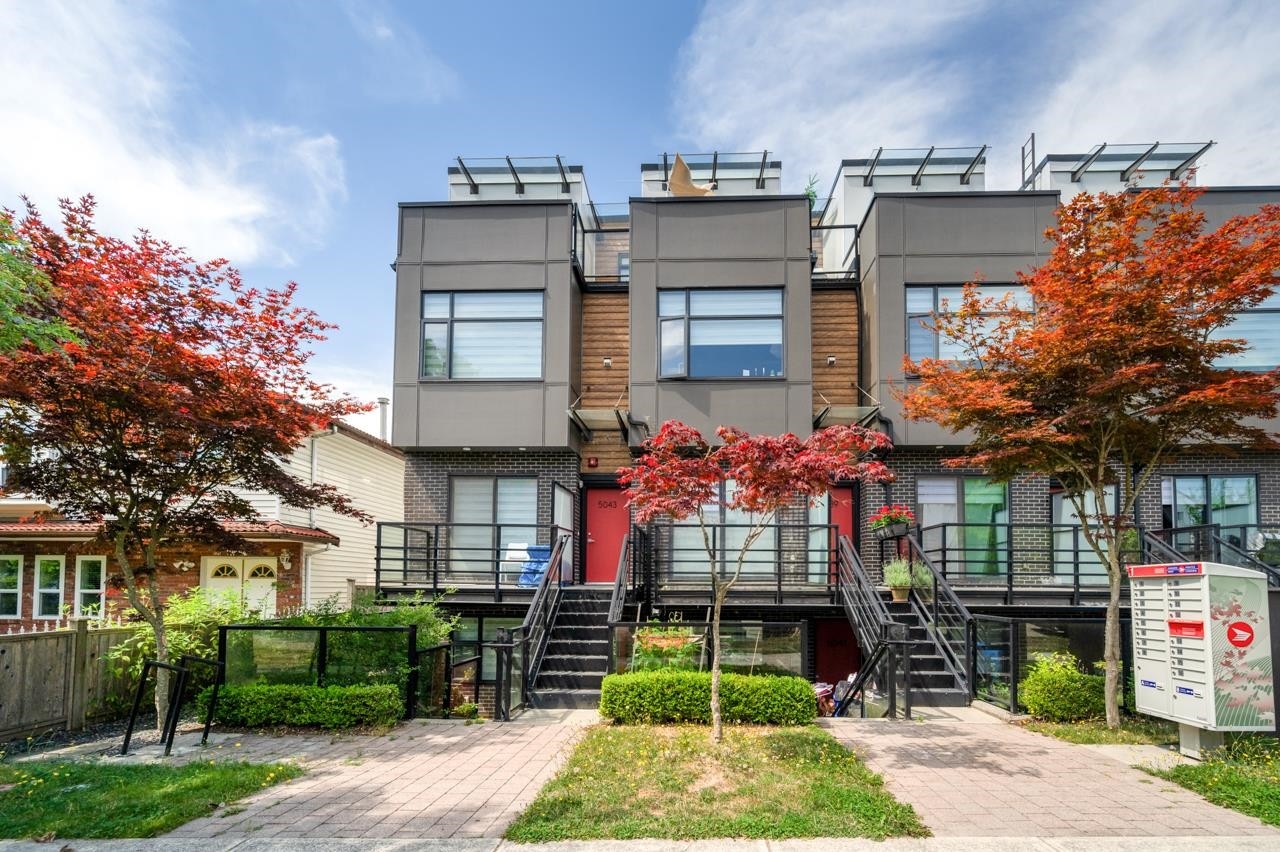 5043 Chambers Street, Vancouver, BC - Outdoor With Facade