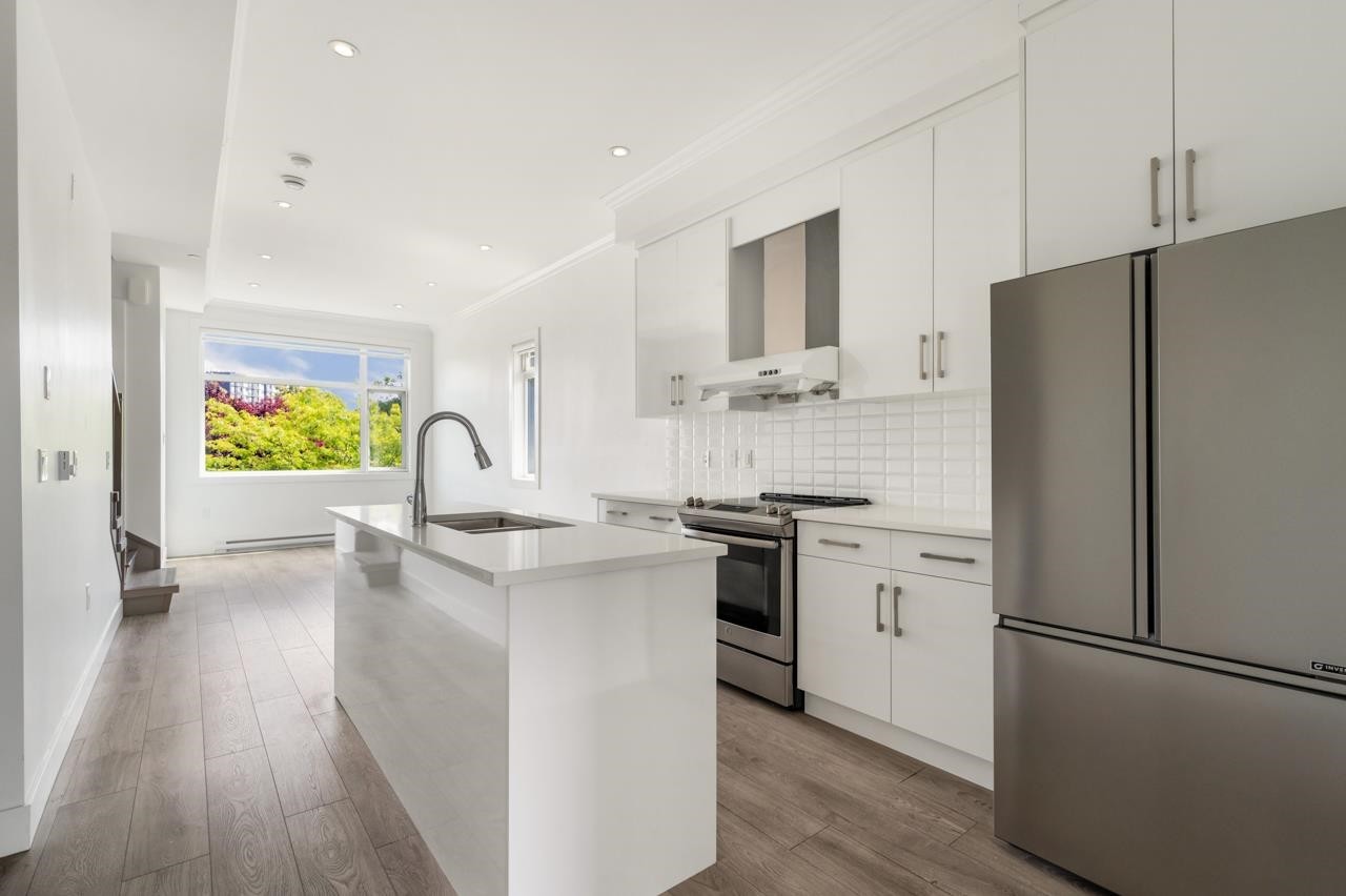 5043 Chambers Street, Vancouver, BC - Indoor Photo Showing Kitchen With Stainless Steel Kitchen With Upgraded Kitchen