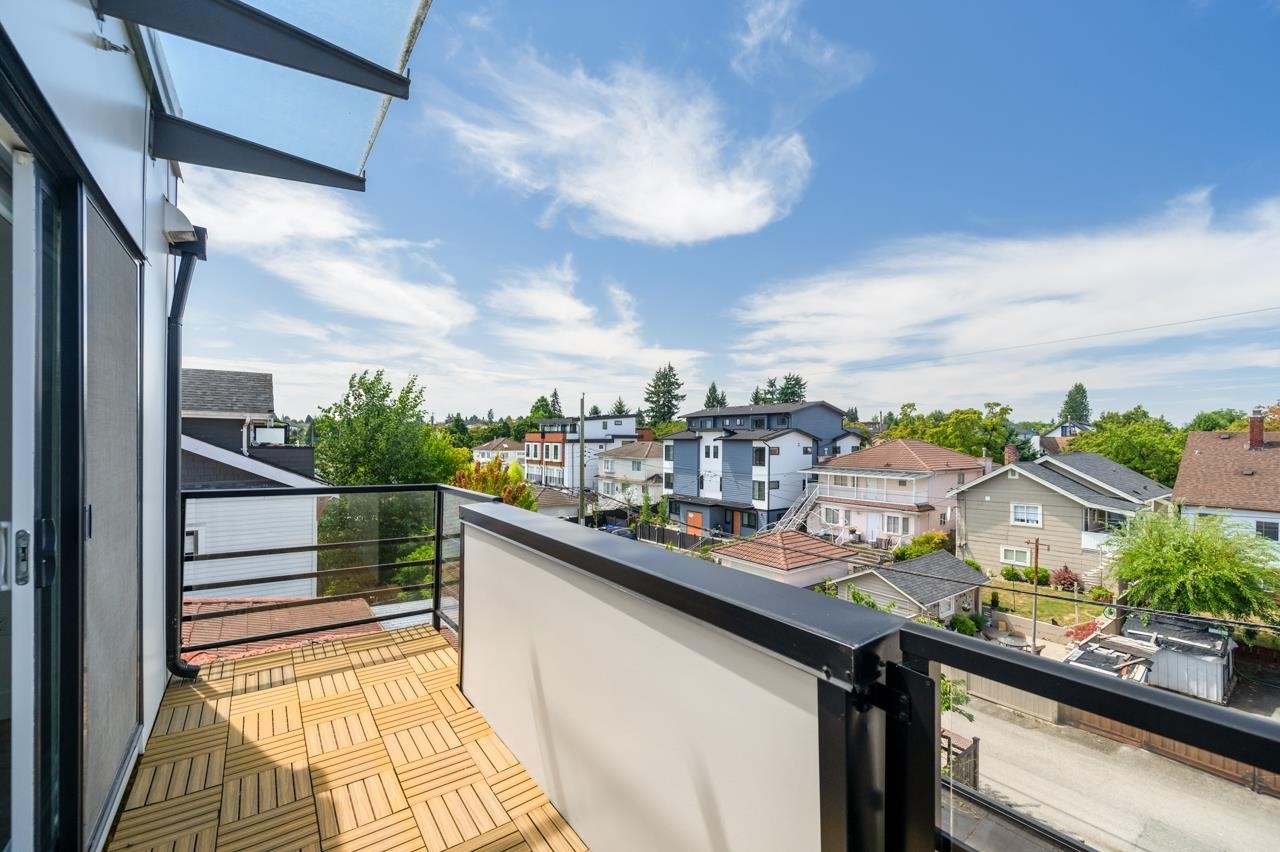 5043 Chambers Street, Vancouver, BC - Outdoor With Exterior