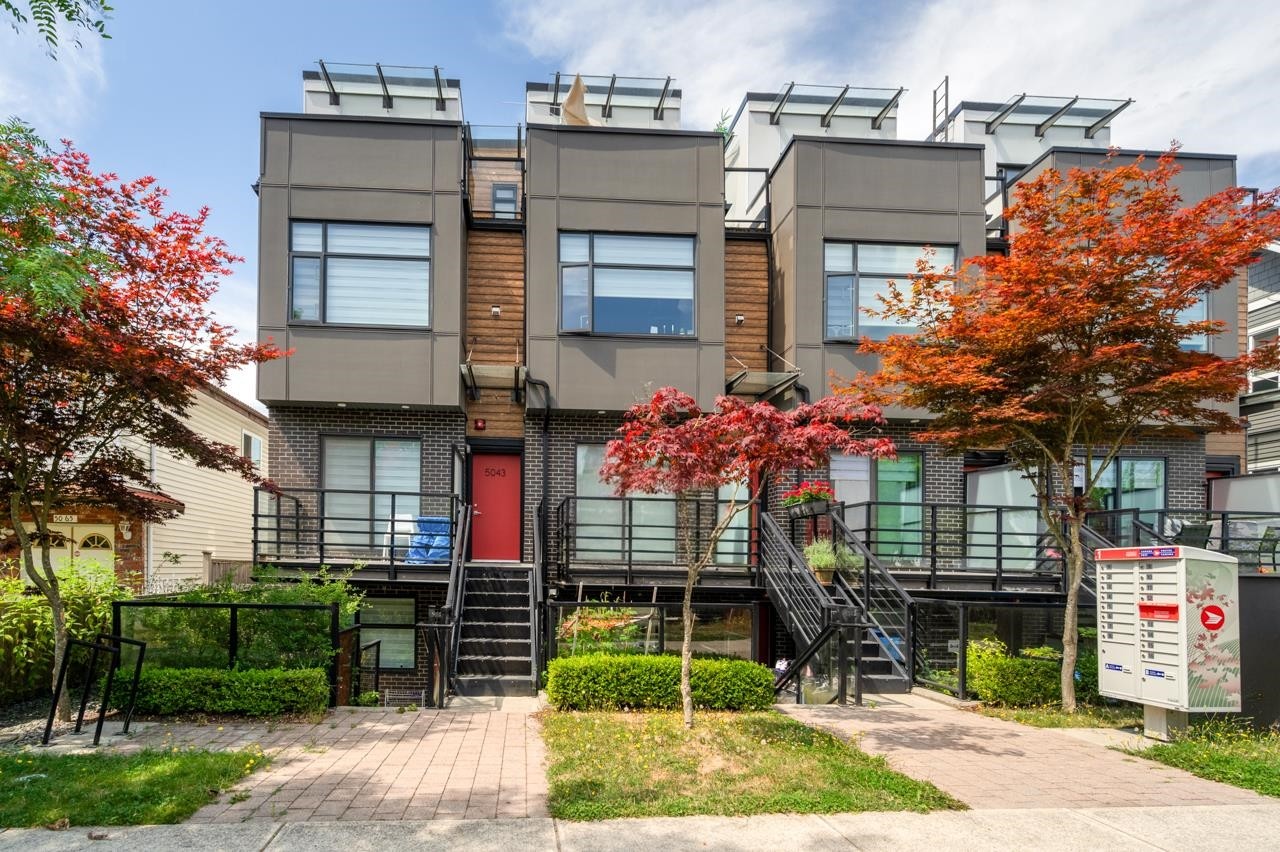 5043 Chambers Street, Vancouver, BC - Outdoor With Facade