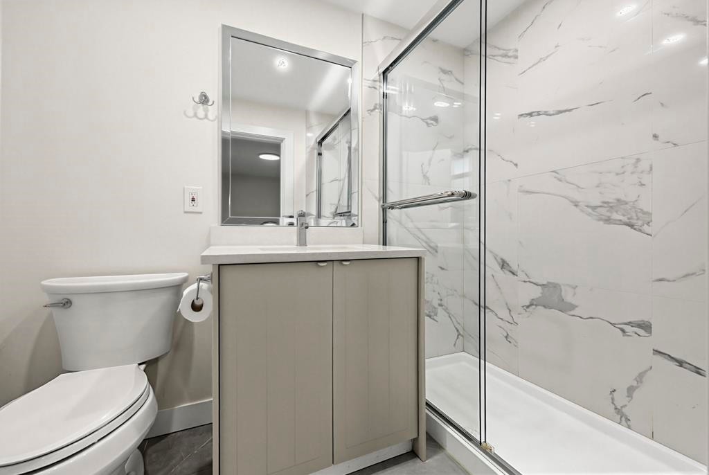 4936 Barker Crescent, Burnaby, BC - Indoor Photo Showing Bathroom