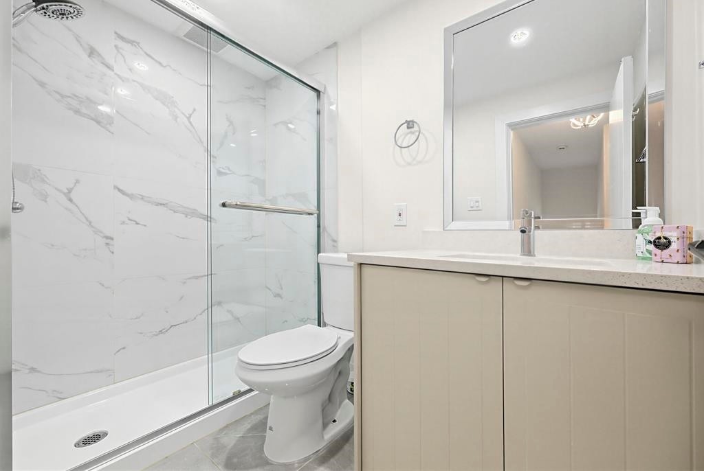 4936 Barker Crescent, Burnaby, BC - Indoor Photo Showing Bathroom