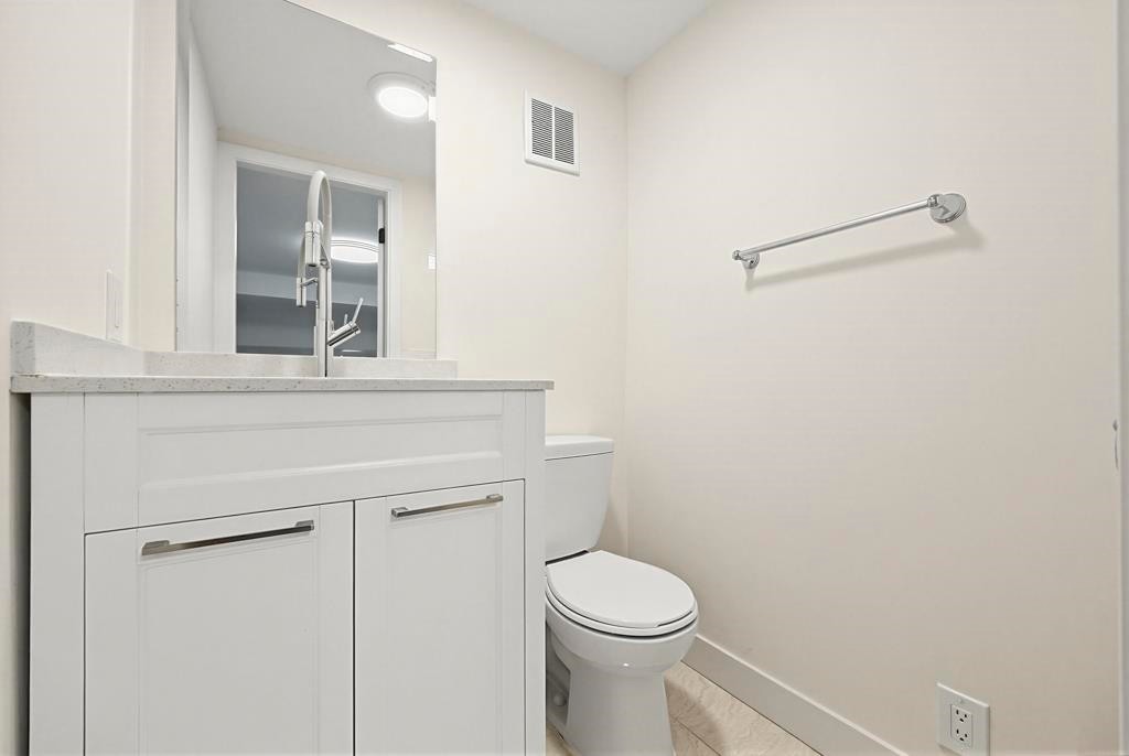 4936 Barker Crescent, Burnaby, BC - Indoor Photo Showing Bathroom