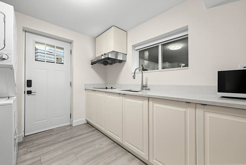 4936 Barker Crescent, Burnaby, BC - Indoor