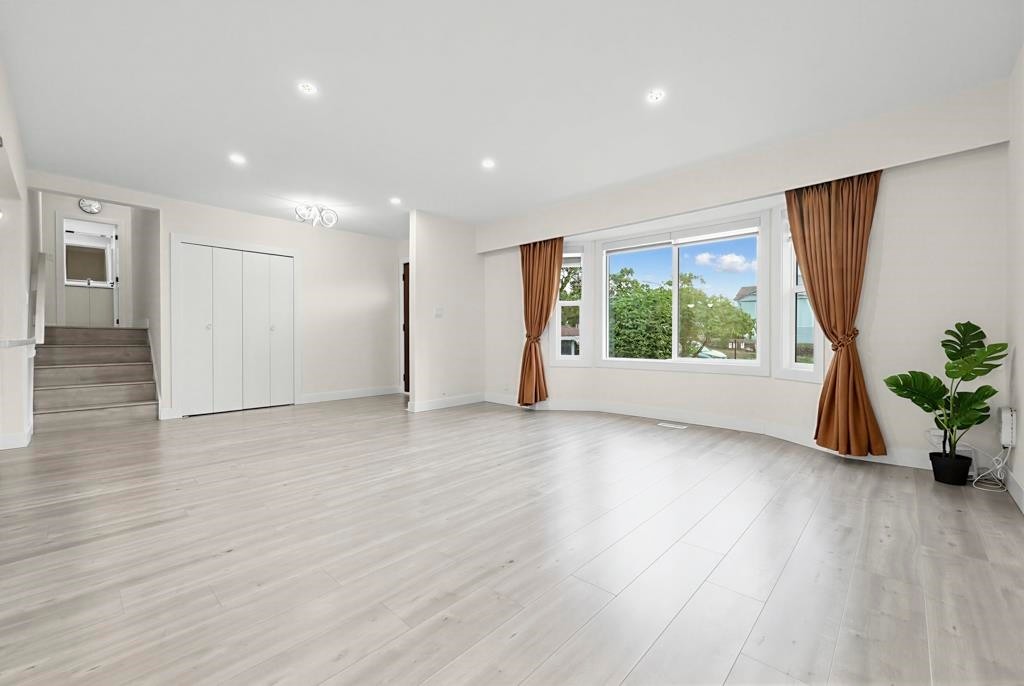 4936 Barker Crescent, Burnaby, BC - Indoor