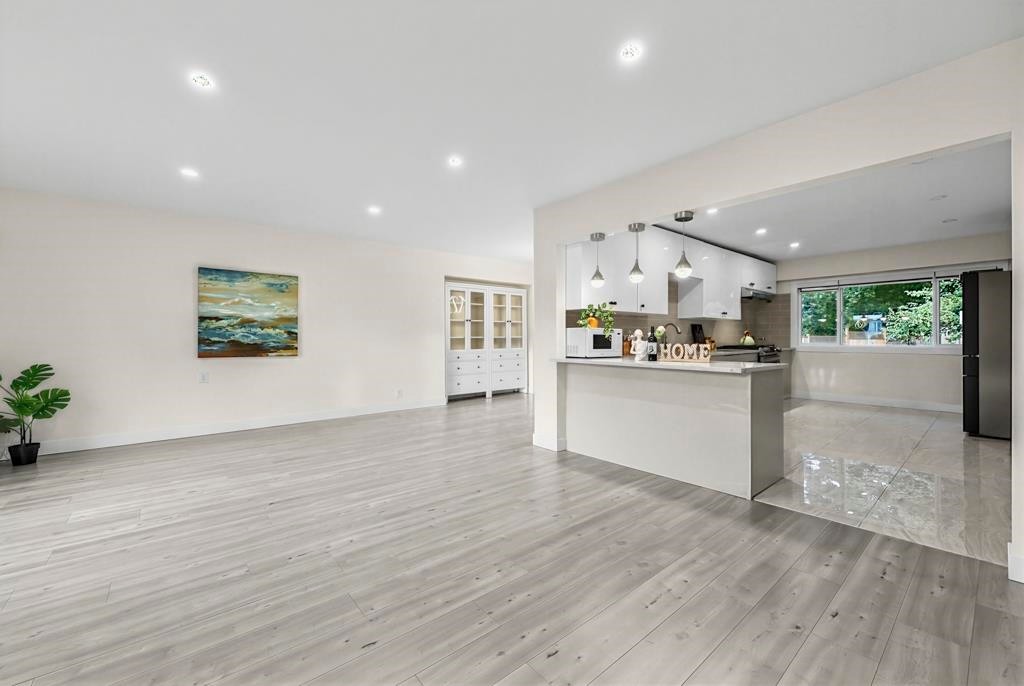 4936 Barker Crescent, Burnaby, BC - Indoor