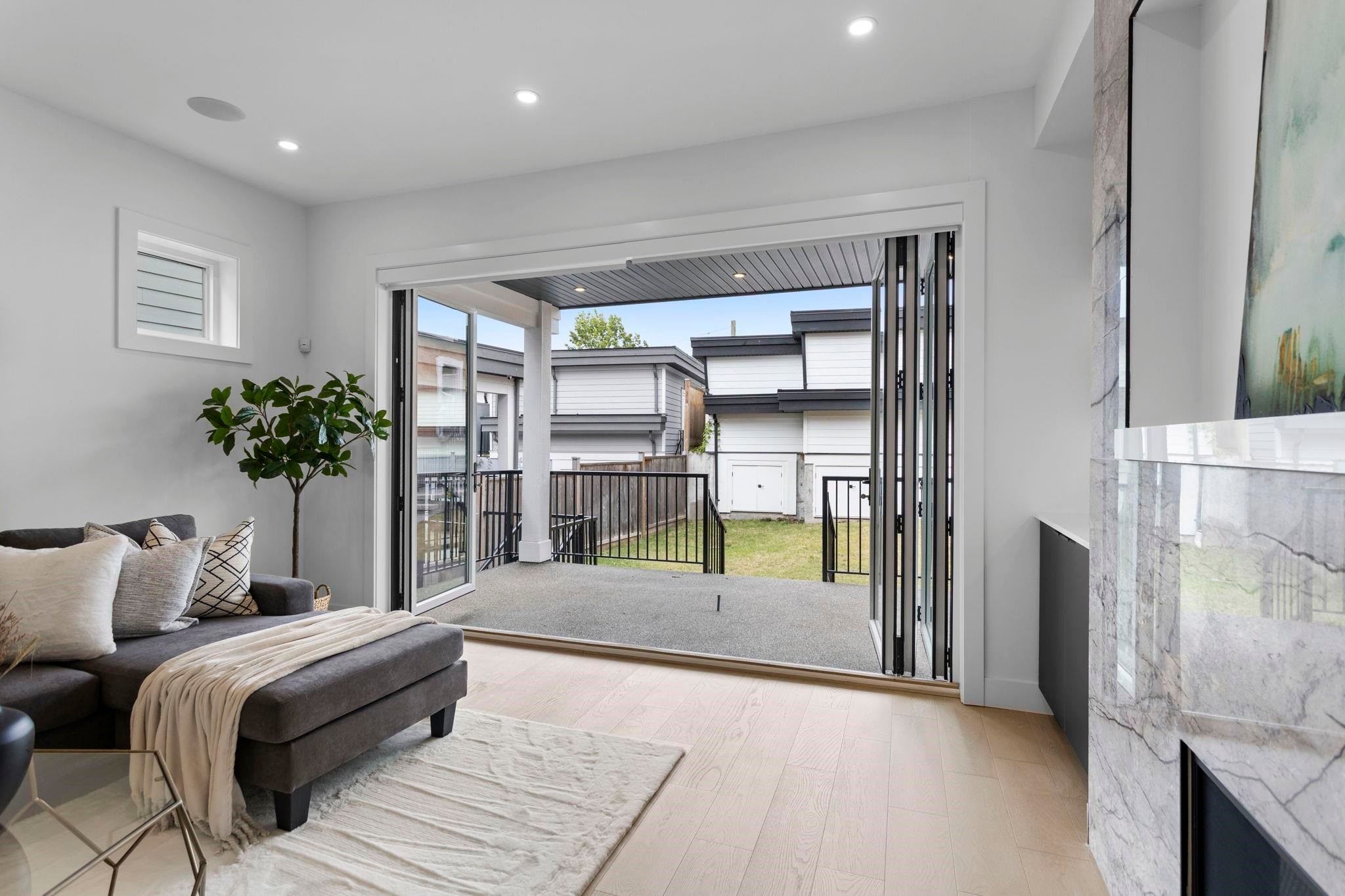340 Keith Road E, North Vancouver, BC - Indoor Photo Showing Other Room