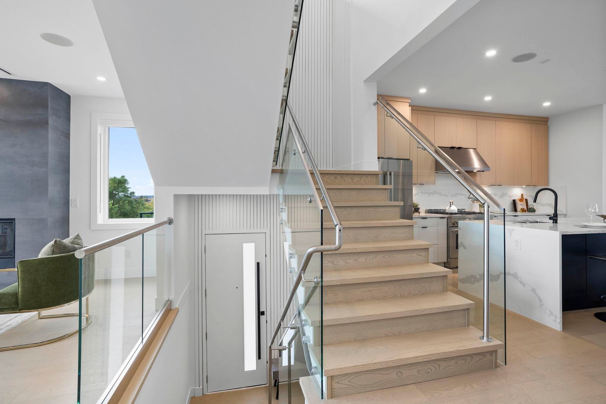 340 Keith Road E, North Vancouver, BC - Indoor