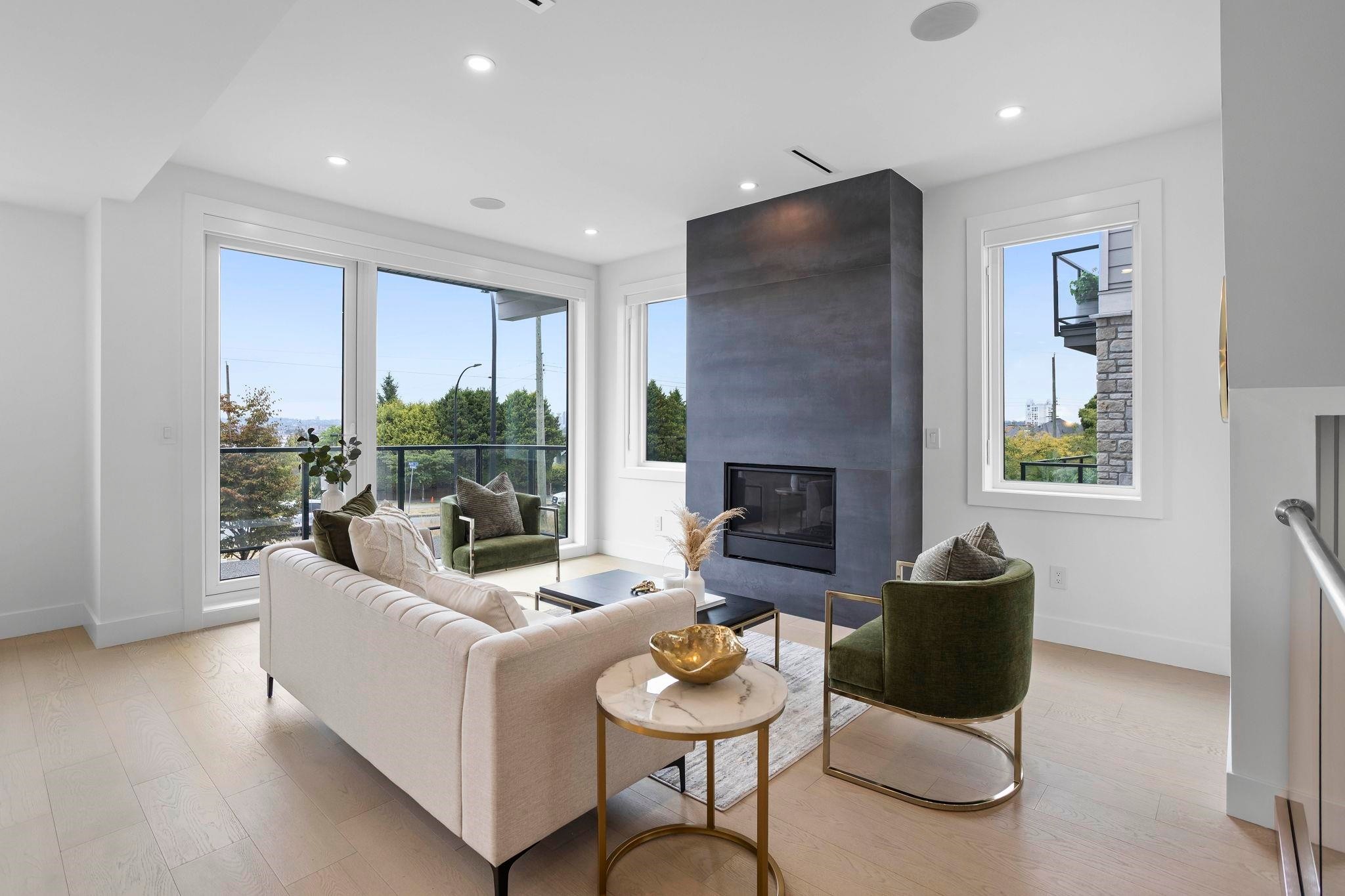 340 Keith Road E, North Vancouver, BC - Indoor Photo Showing Living Room With Fireplace