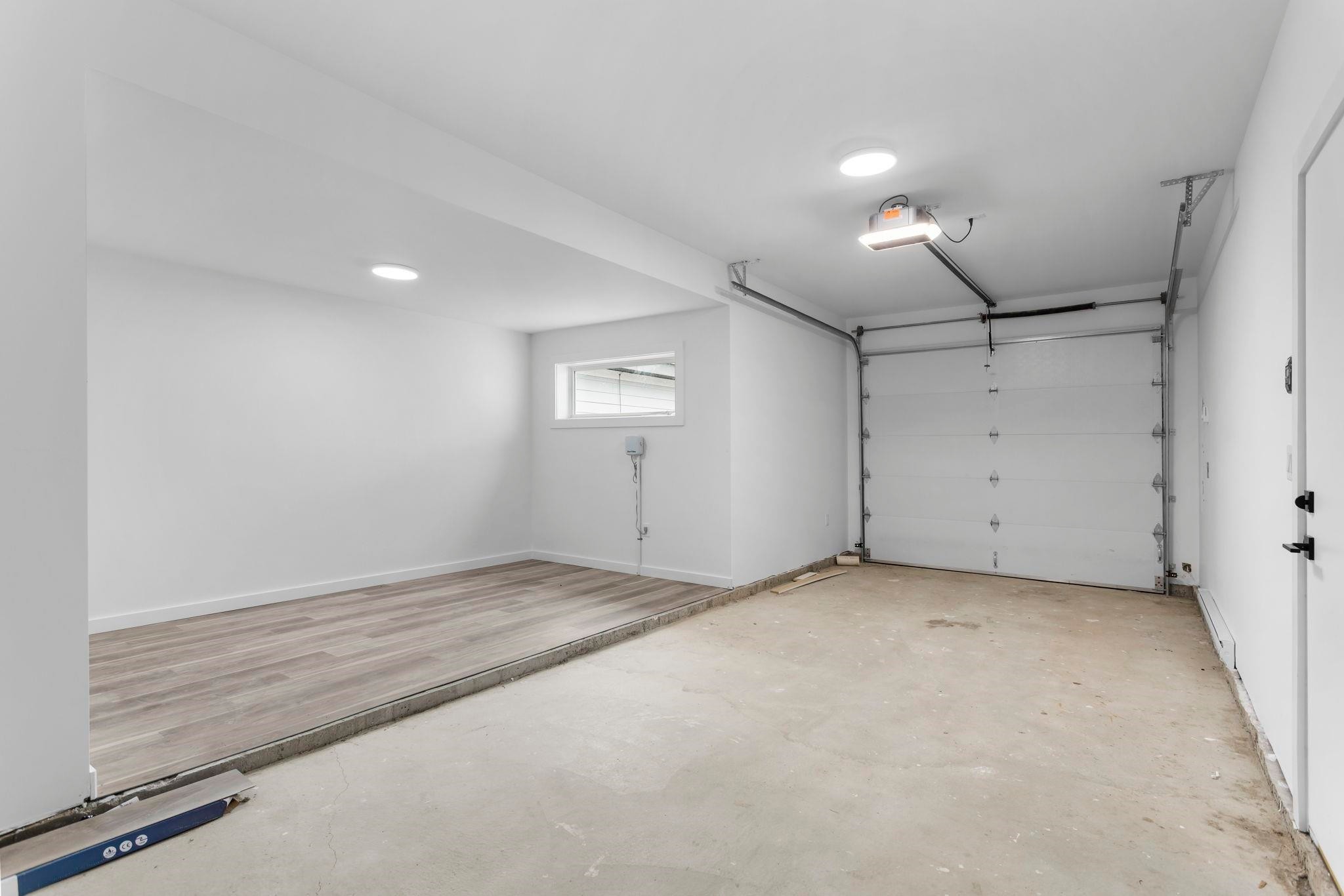 340 Keith Road E, North Vancouver, BC - Indoor Photo Showing Garage