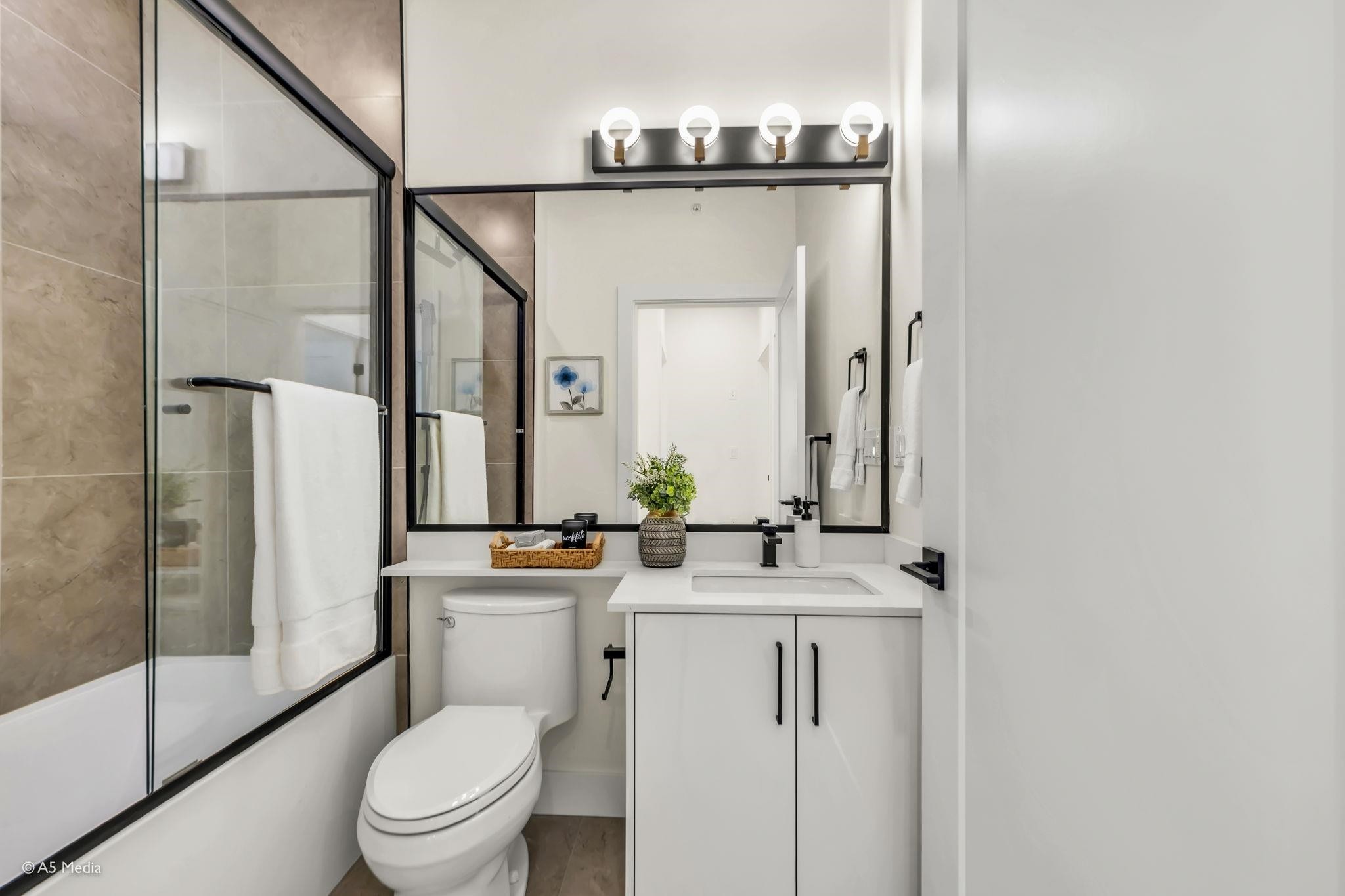 1-281 48Th Avenue E, Vancouver, BC - Indoor Photo Showing Bathroom