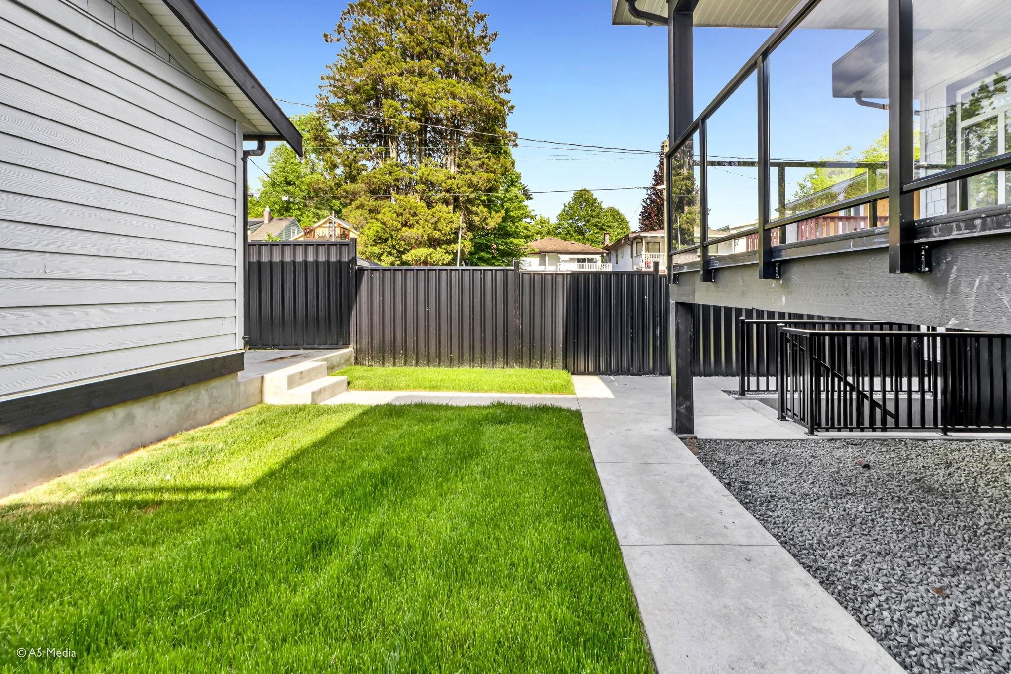 1-281 48Th Avenue E, Vancouver, BC - Outdoor With Exterior