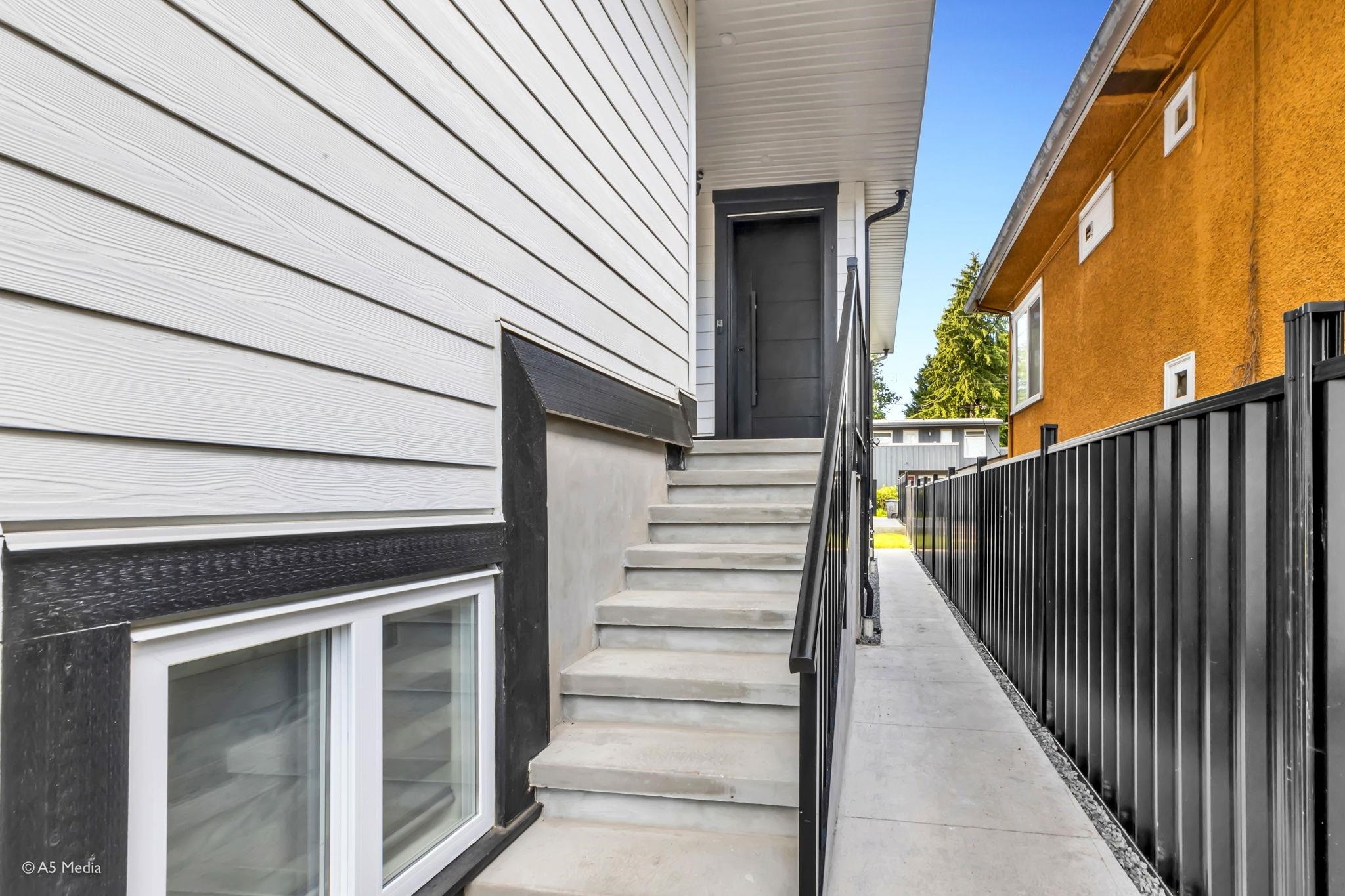 1-281 48Th Avenue E, Vancouver, BC - Outdoor With Exterior