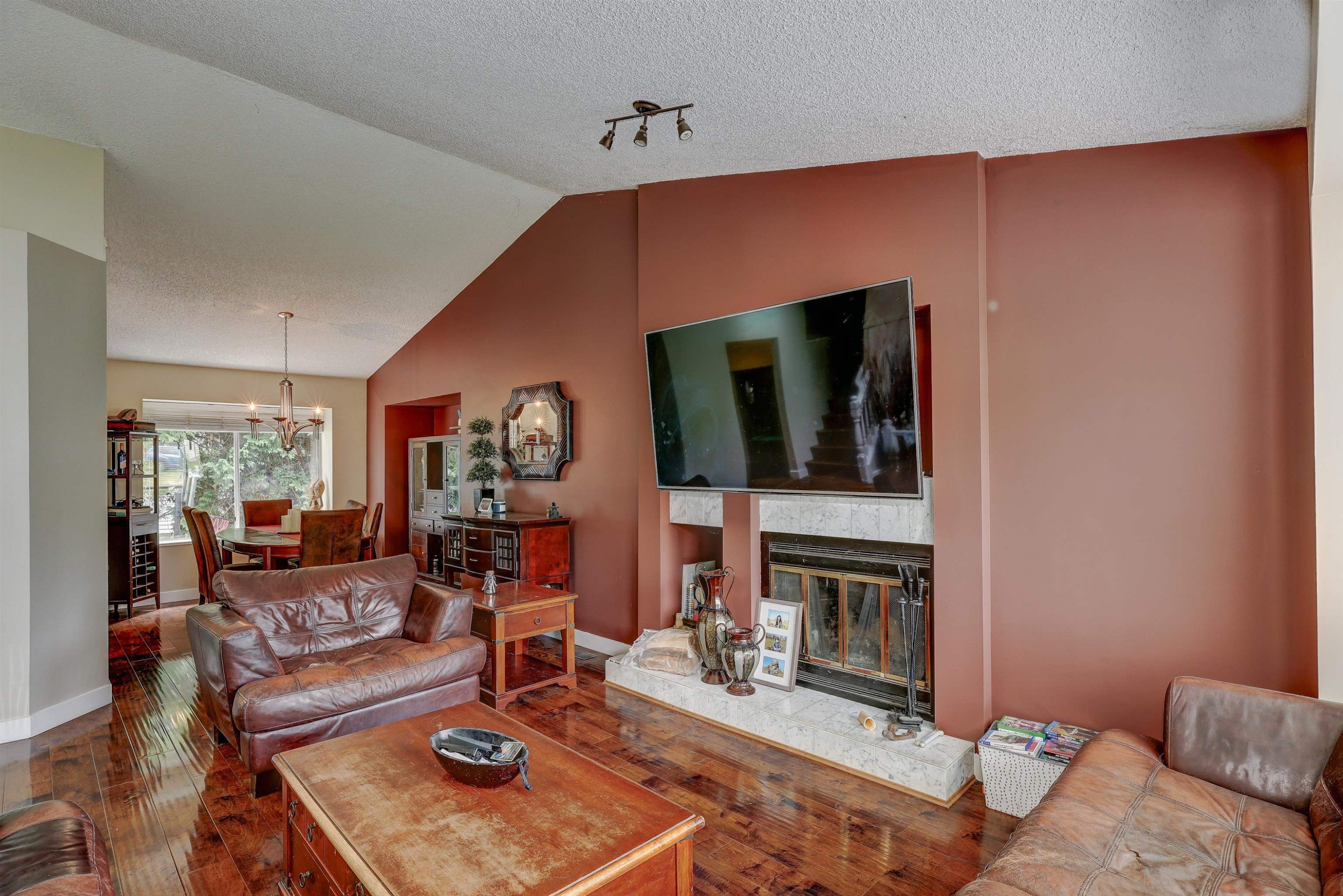 2986 Albion Drive, Coquitlam, BC - Indoor Photo Showing Living Room With Fireplace
