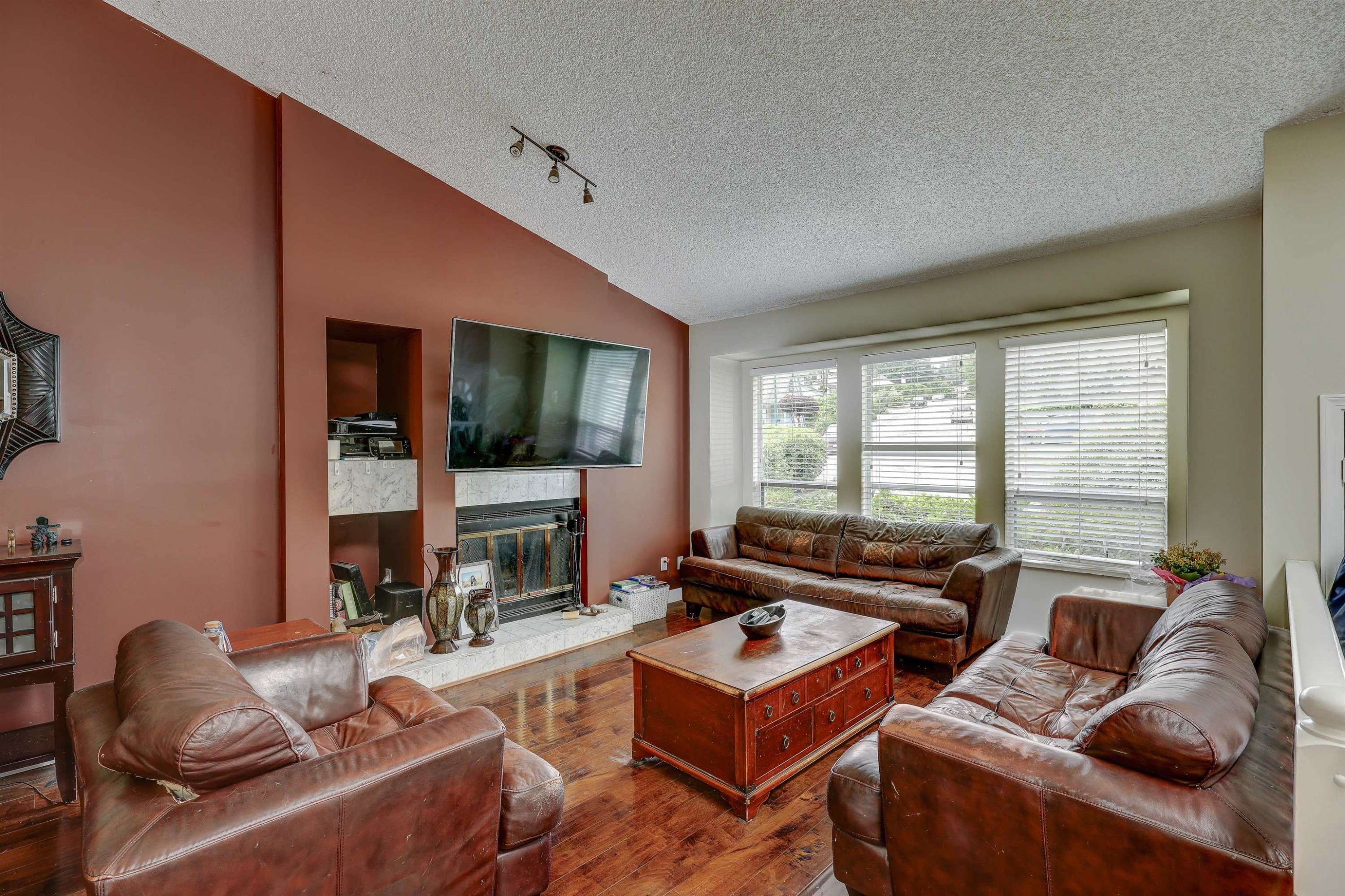 2986 Albion Drive, Coquitlam, BC - Indoor Photo Showing Living Room With Fireplace