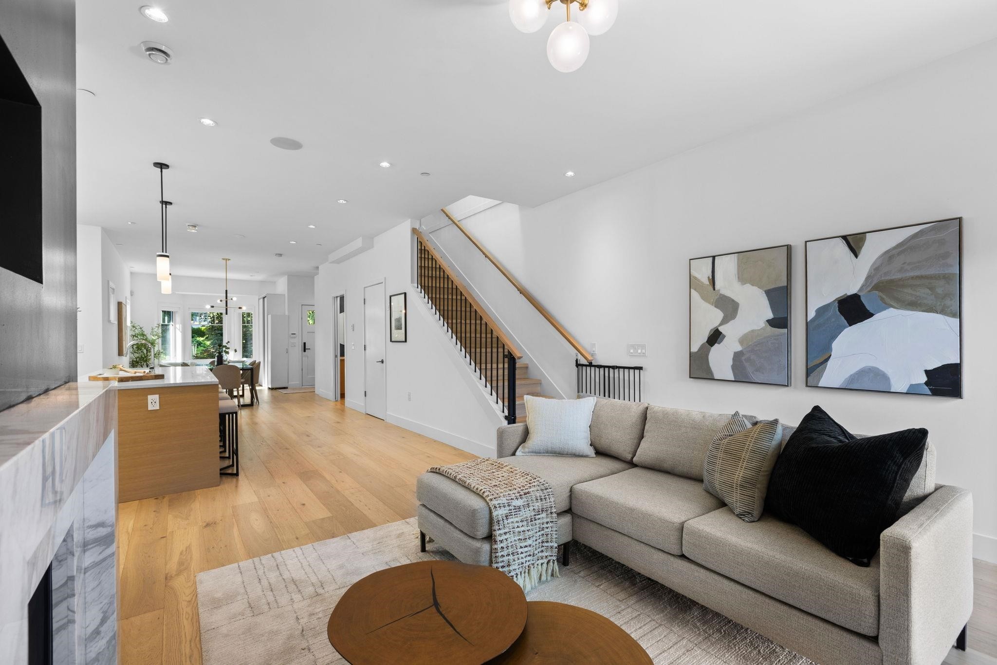 2518 3Rd Avenue W, Vancouver, BC