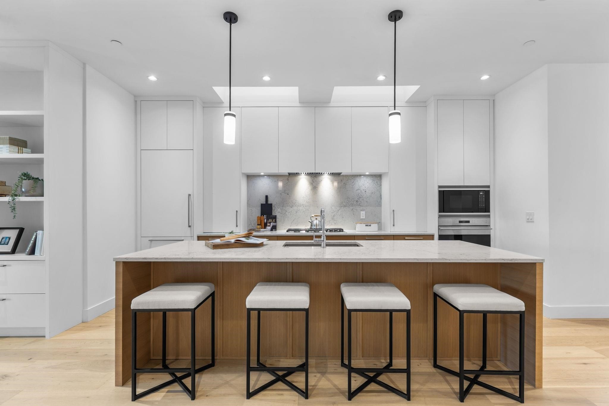 2518 3Rd Avenue W, Vancouver, BC