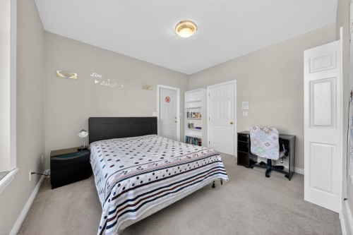 8800 Francis Road, Richmond, BC - Indoor Photo Showing Bedroom